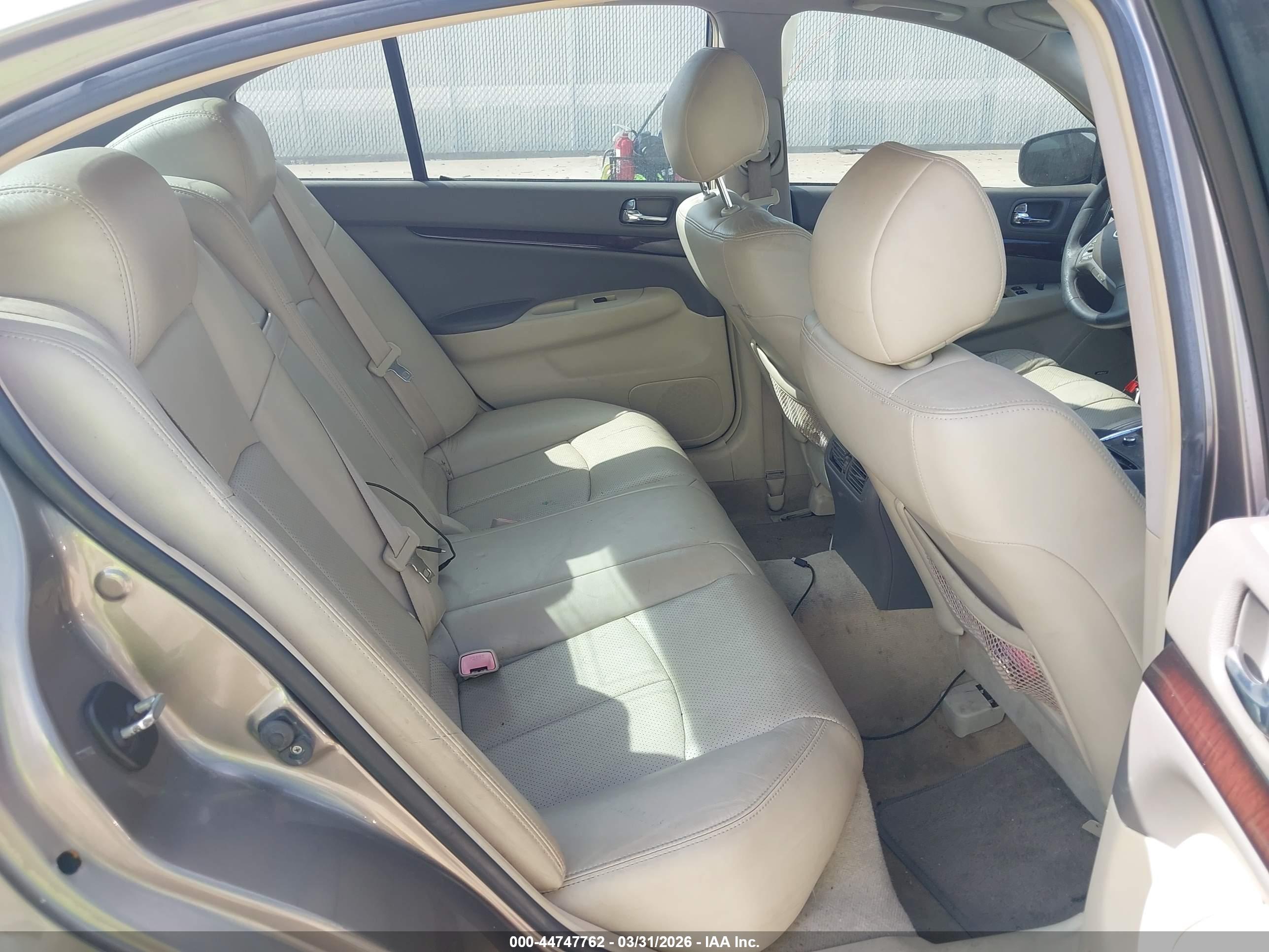 INFINITI G37 image 8