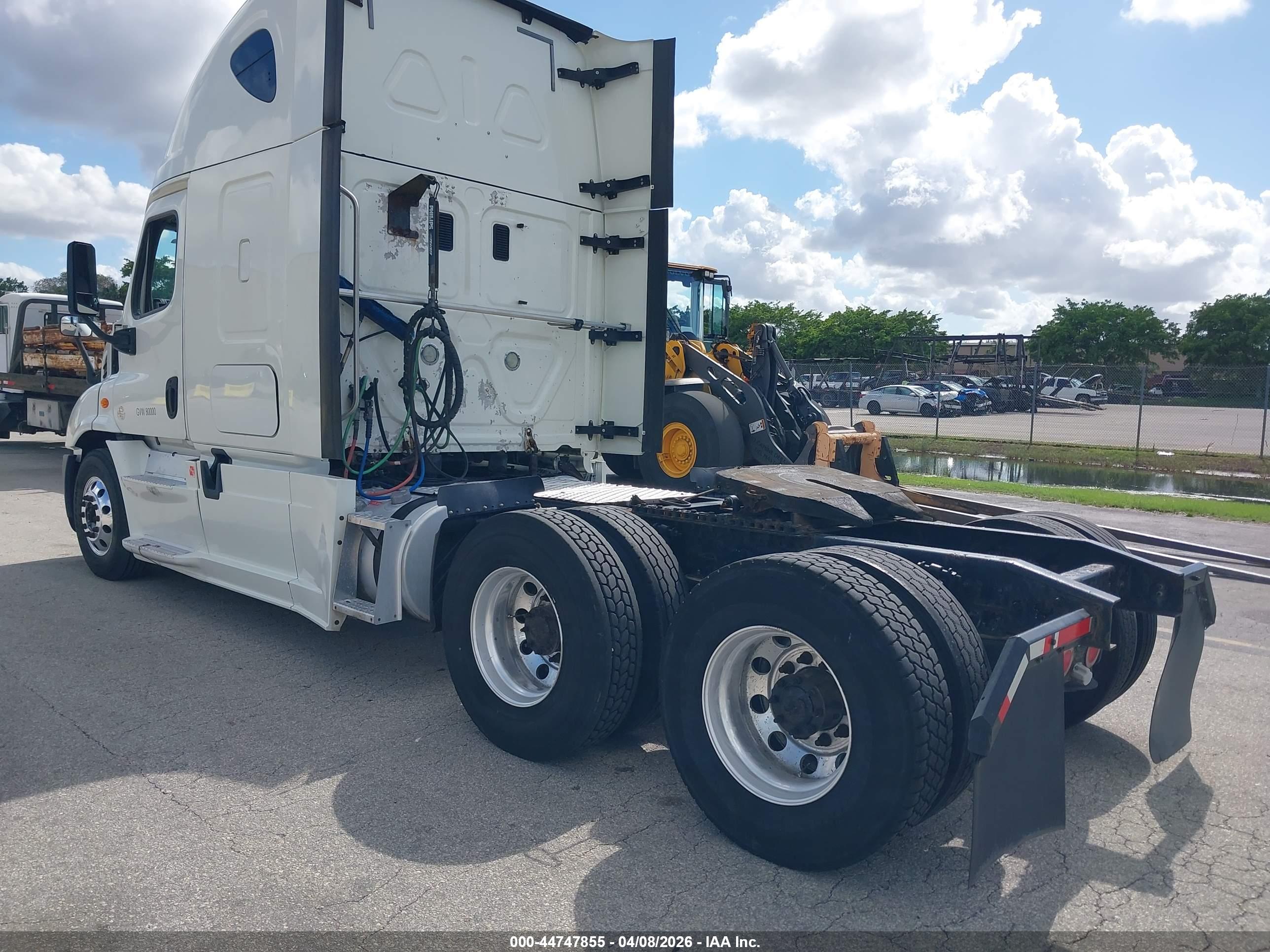 FREIGHTLINER CASCADIA image 3
