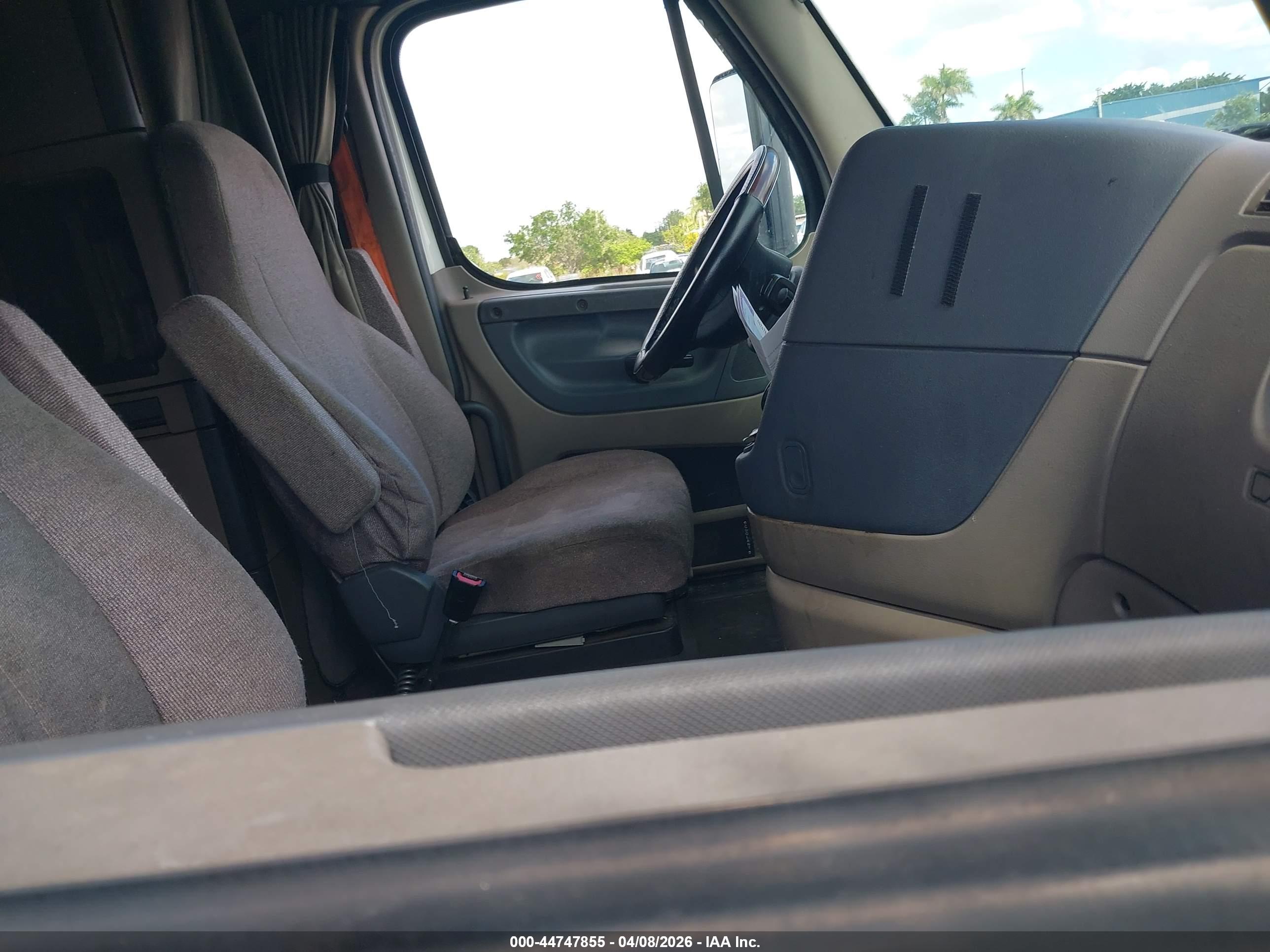 FREIGHTLINER CASCADIA image 7