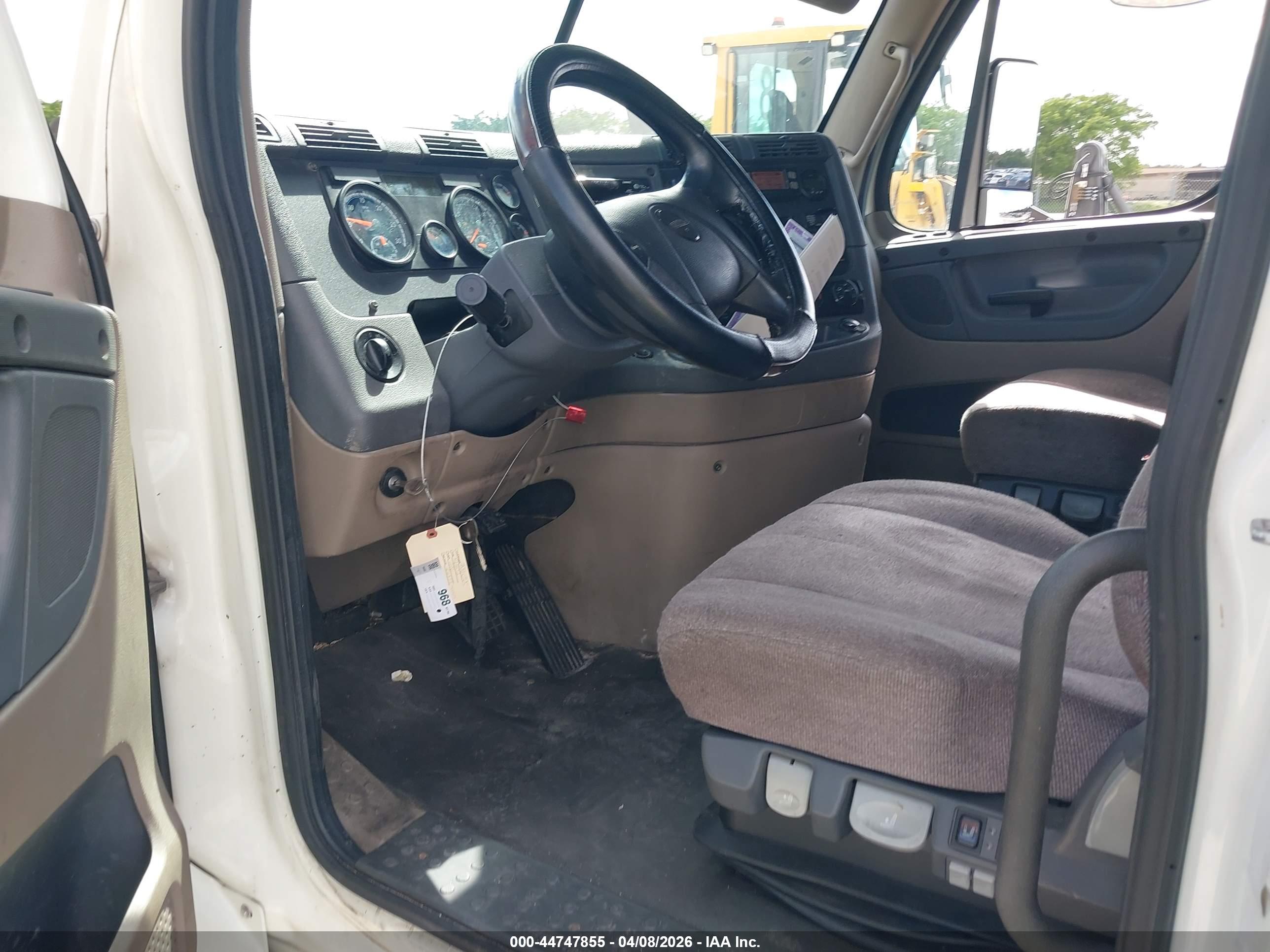 FREIGHTLINER CASCADIA image 8