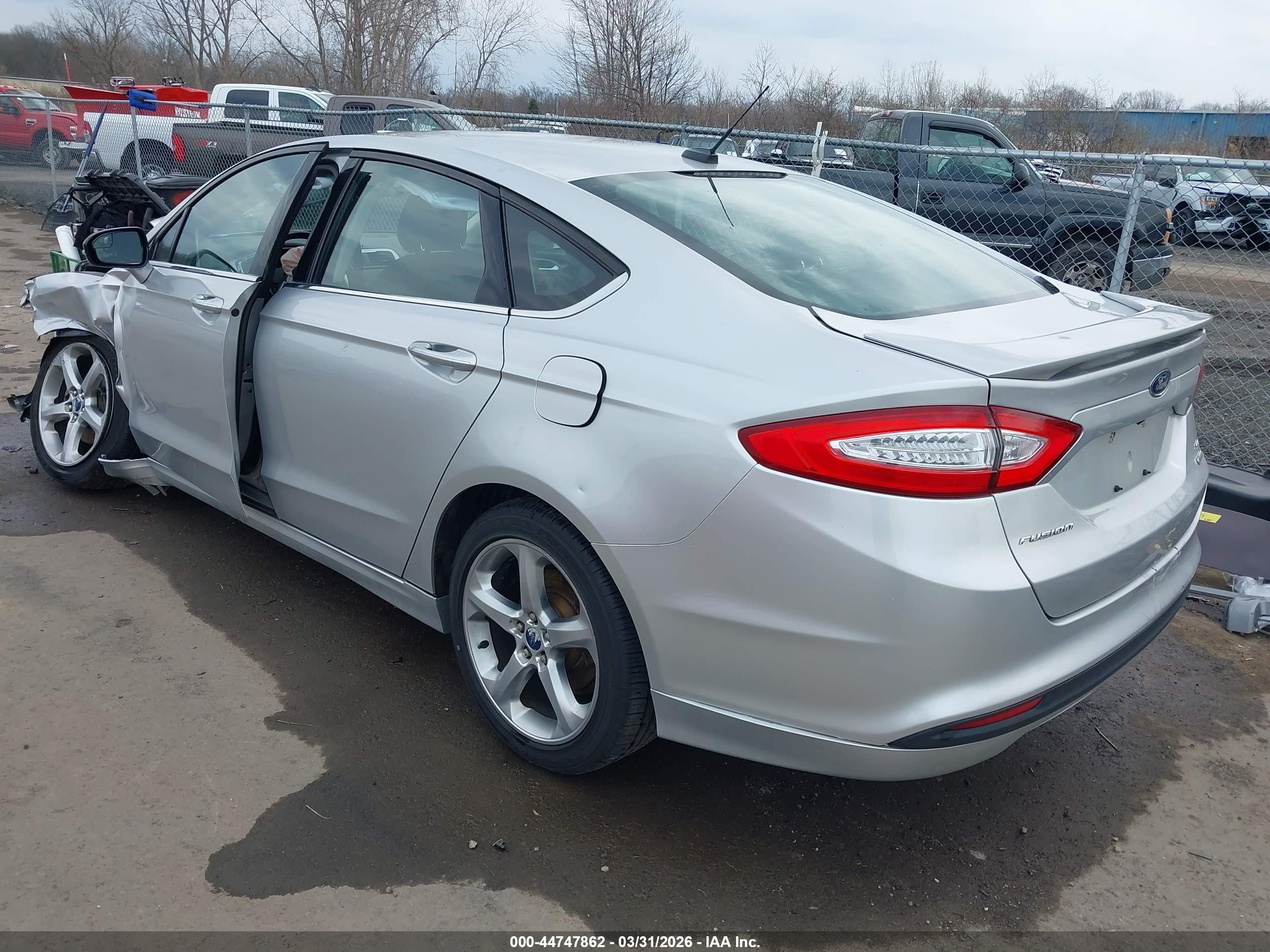 FORD FUSION image 3