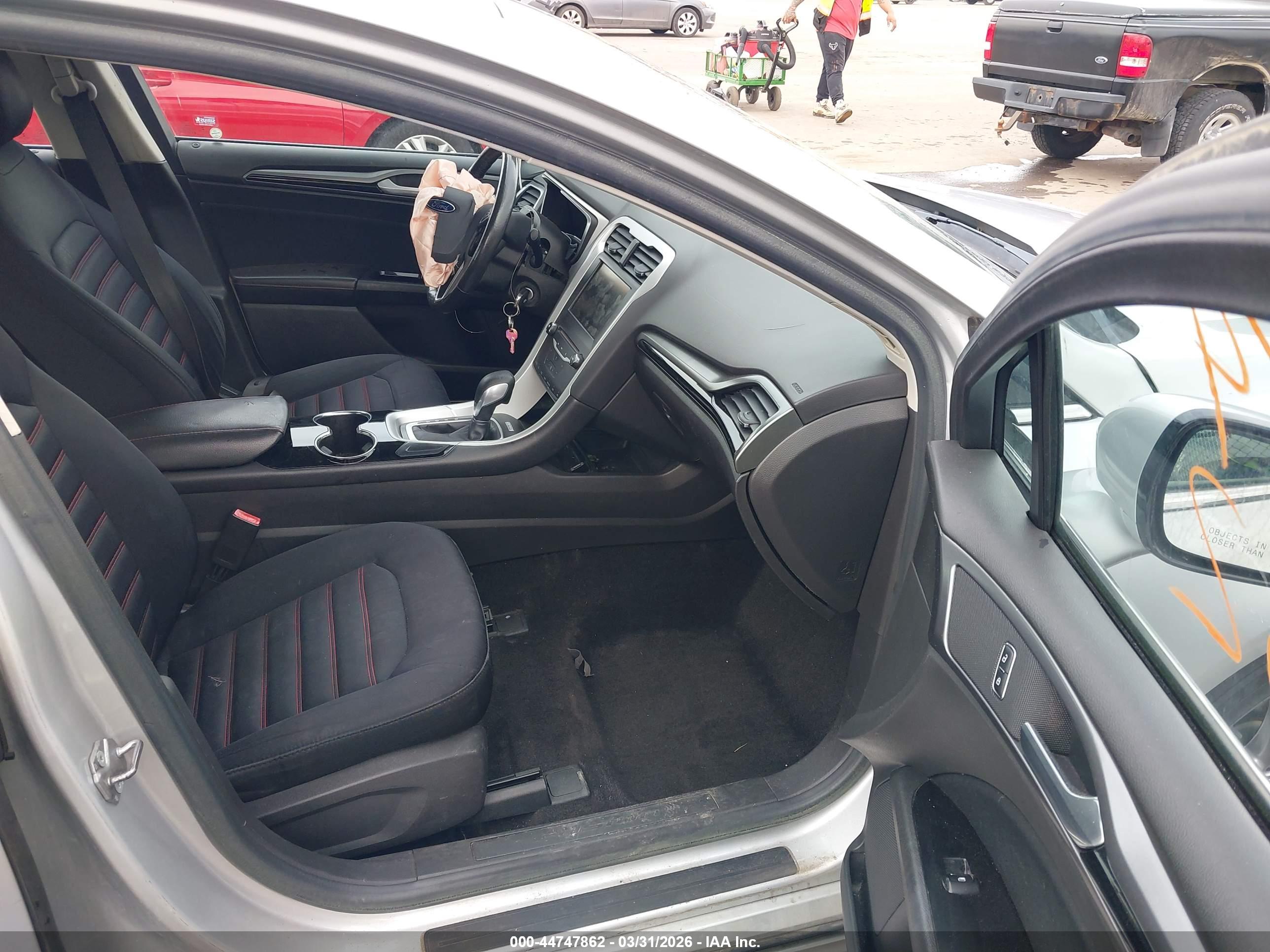 FORD FUSION image 5