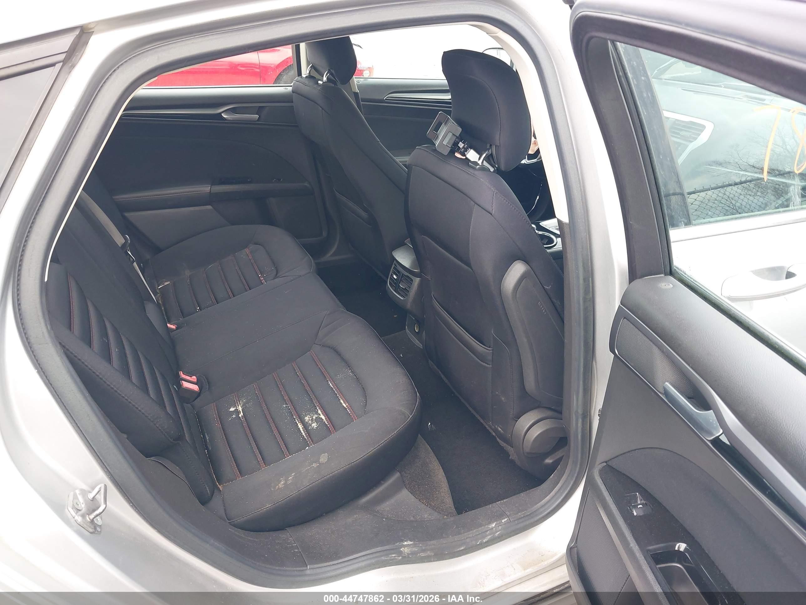 FORD FUSION image 8