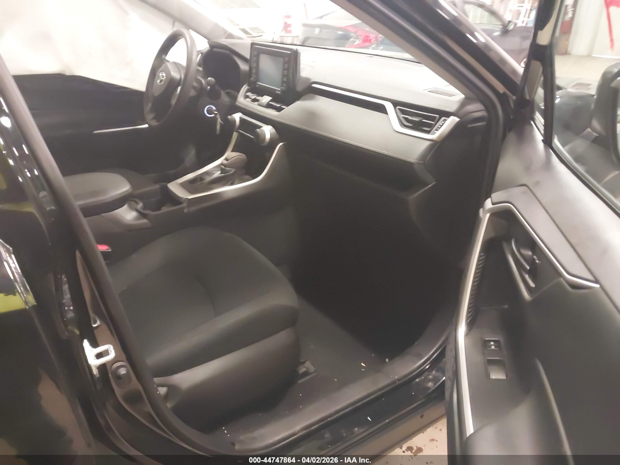 TOYOTA RAV4 image 5