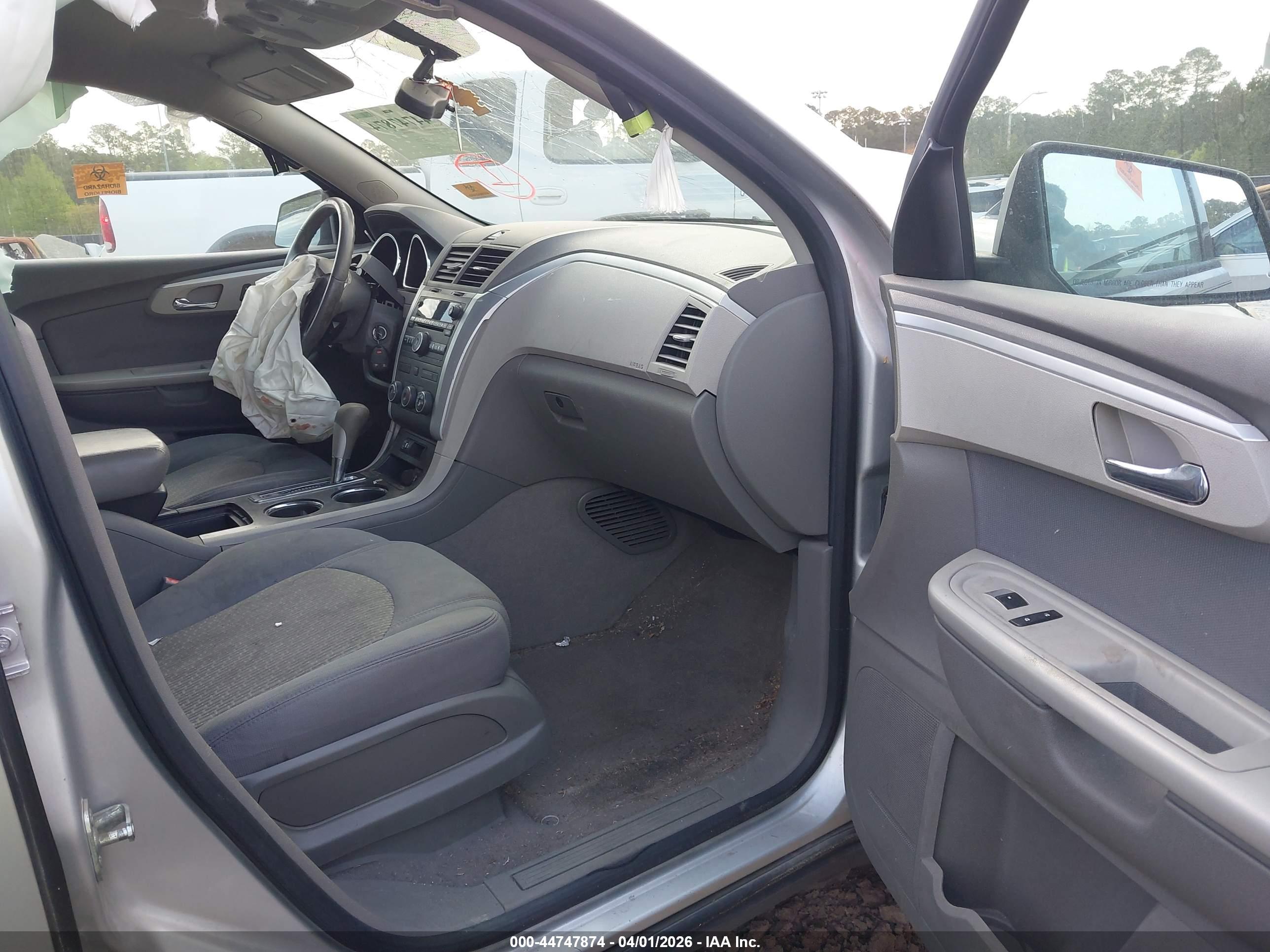 CHEVROLET TRAVERSE image 5
