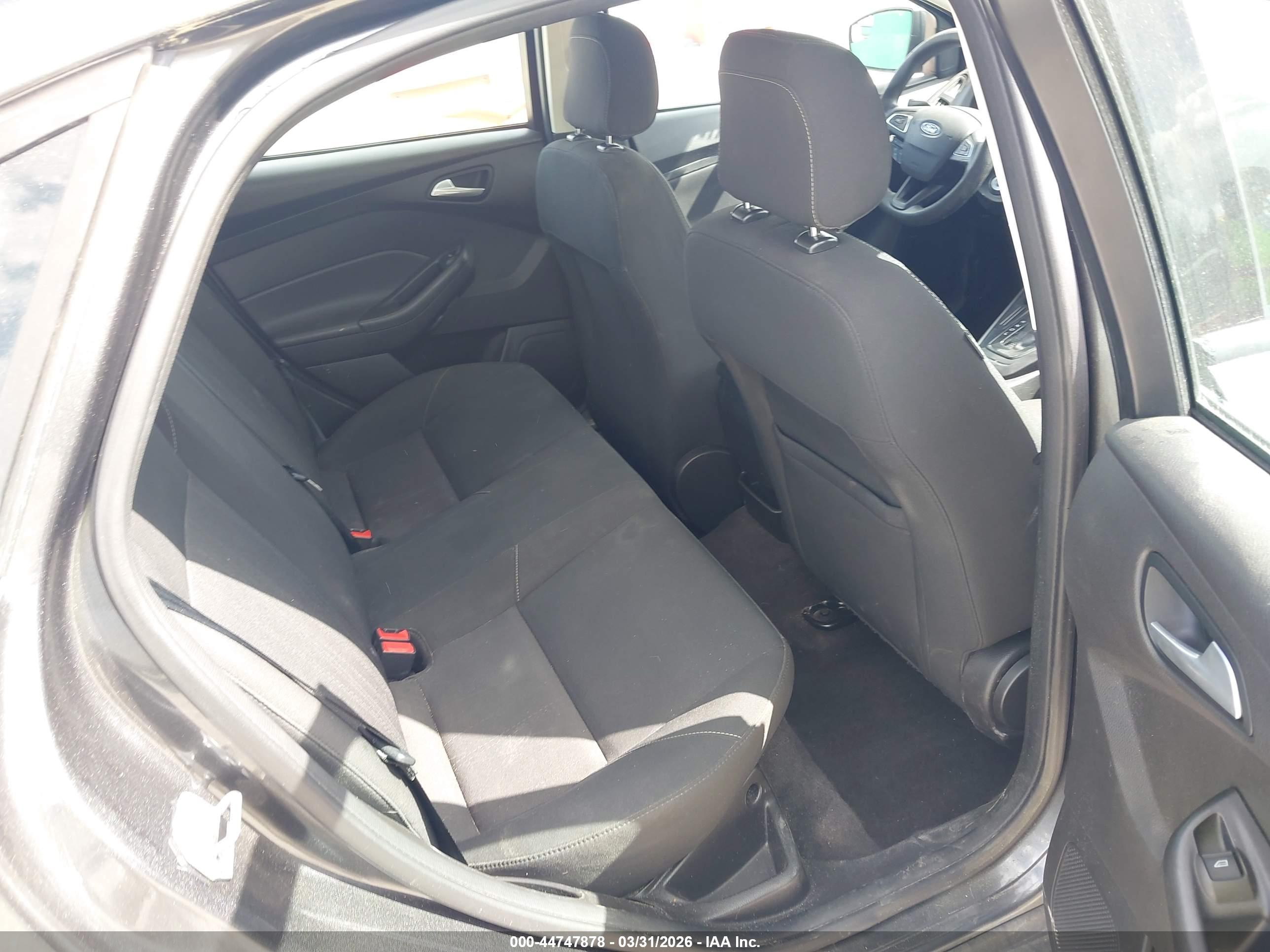 FORD FOCUS image 8