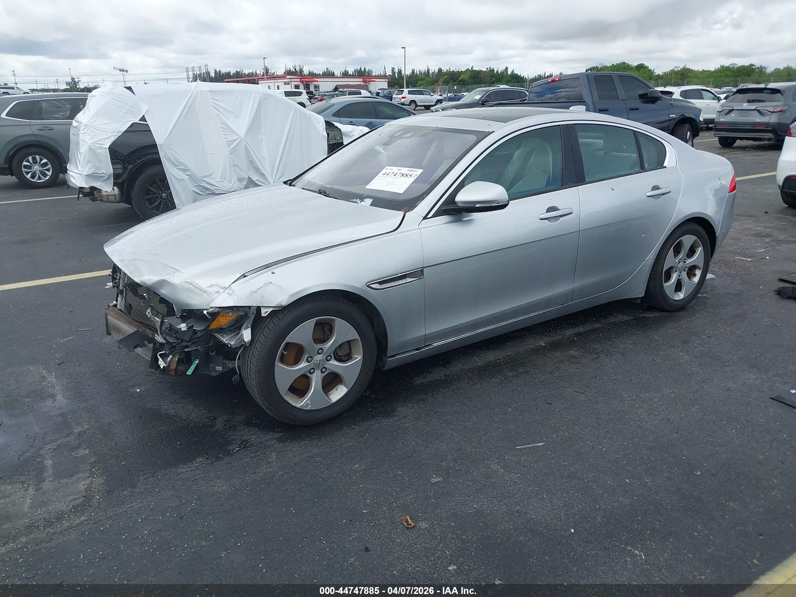 JAGUAR XE image 2