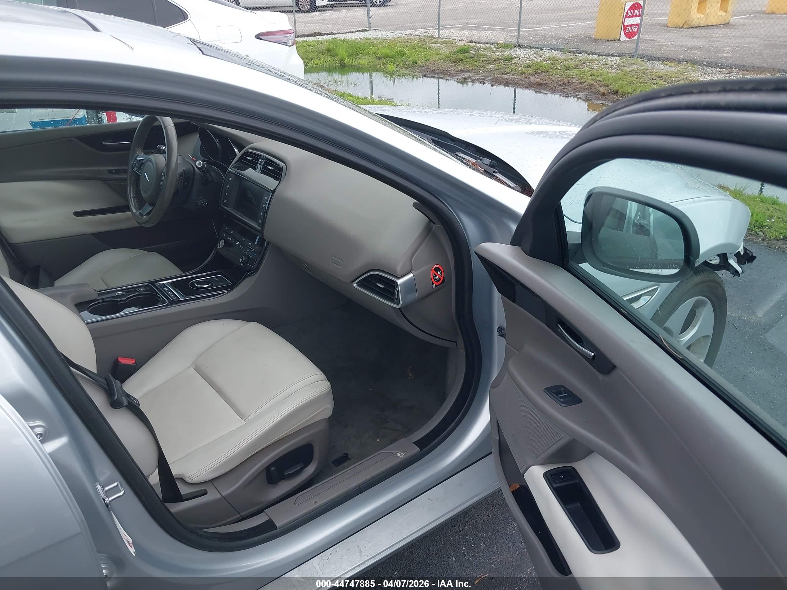 JAGUAR XE image 5