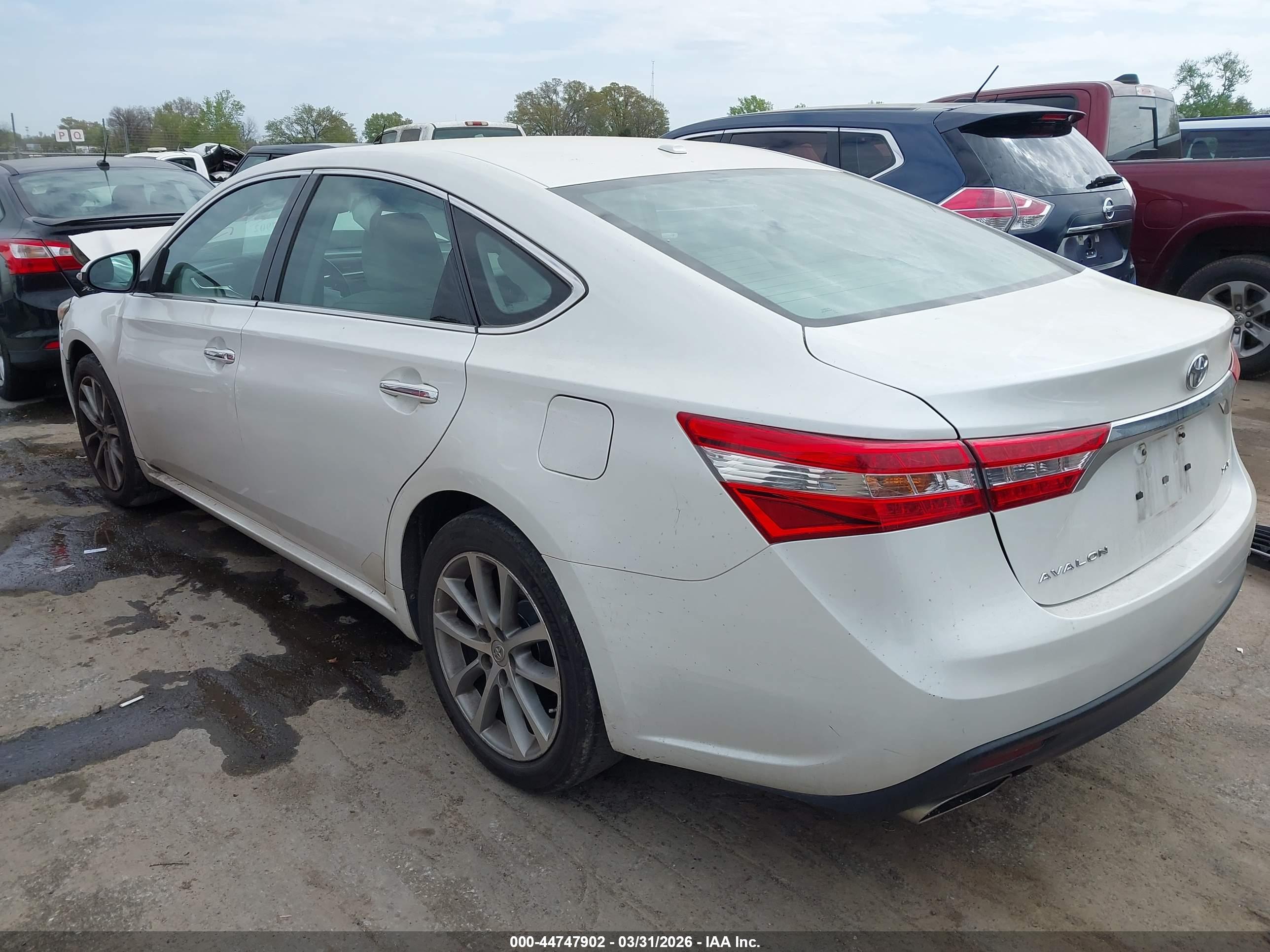 TOYOTA AVALON image 3
