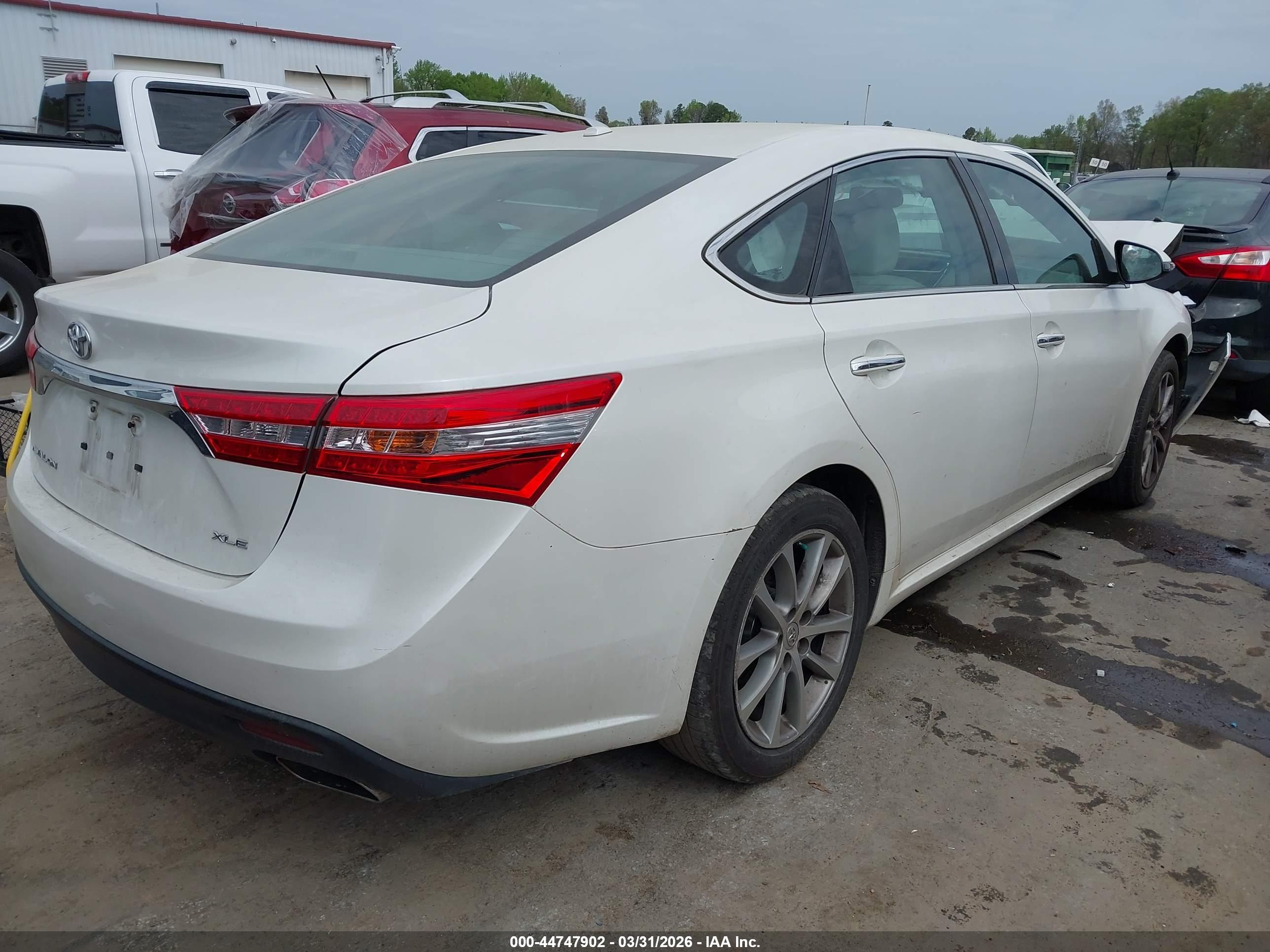 TOYOTA AVALON image 4