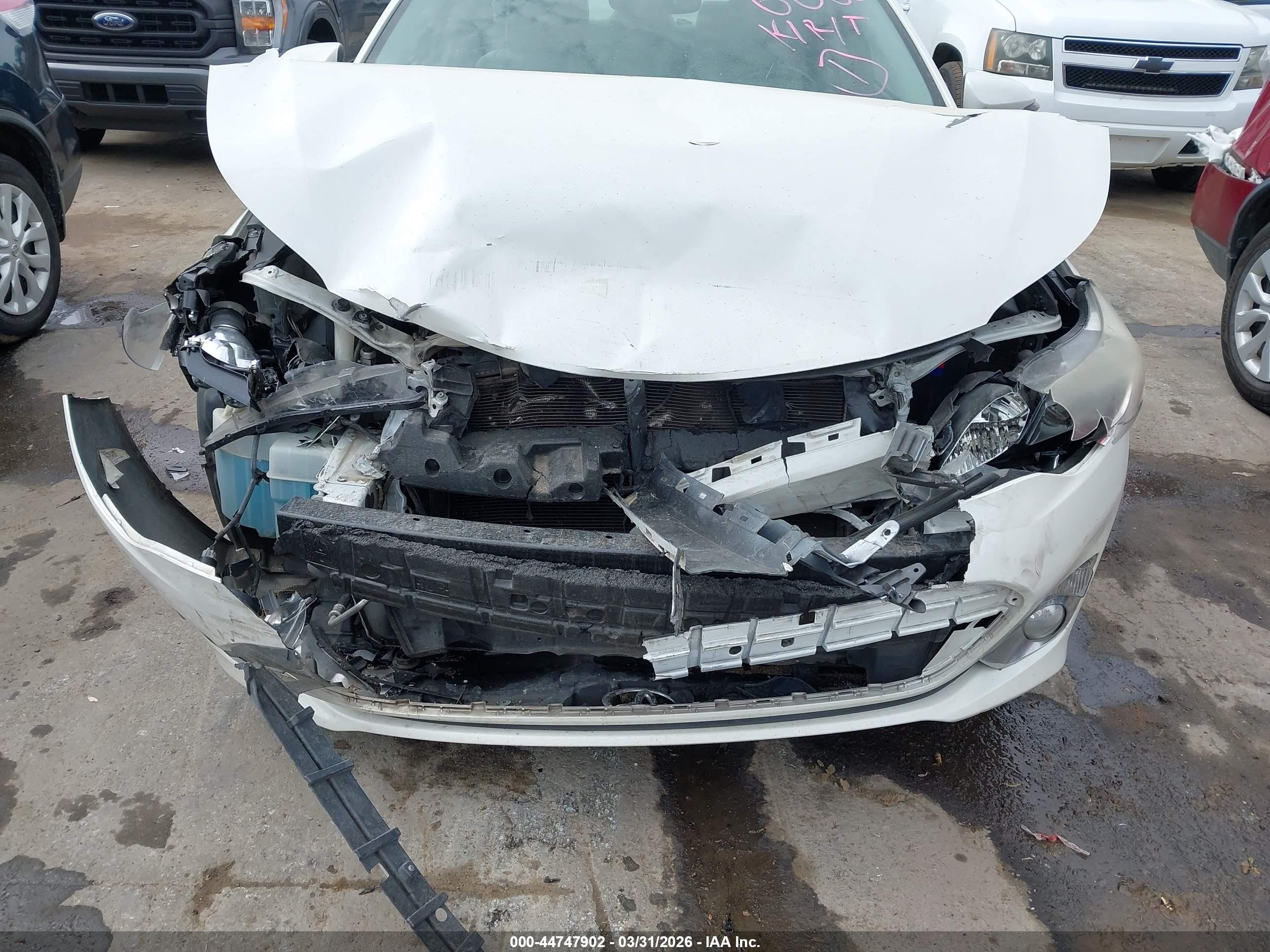TOYOTA AVALON image 6