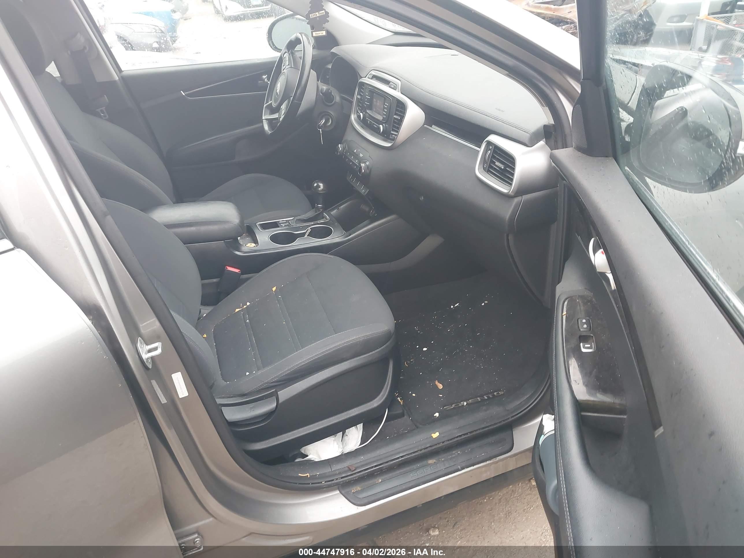 KIA SORENTO image 5