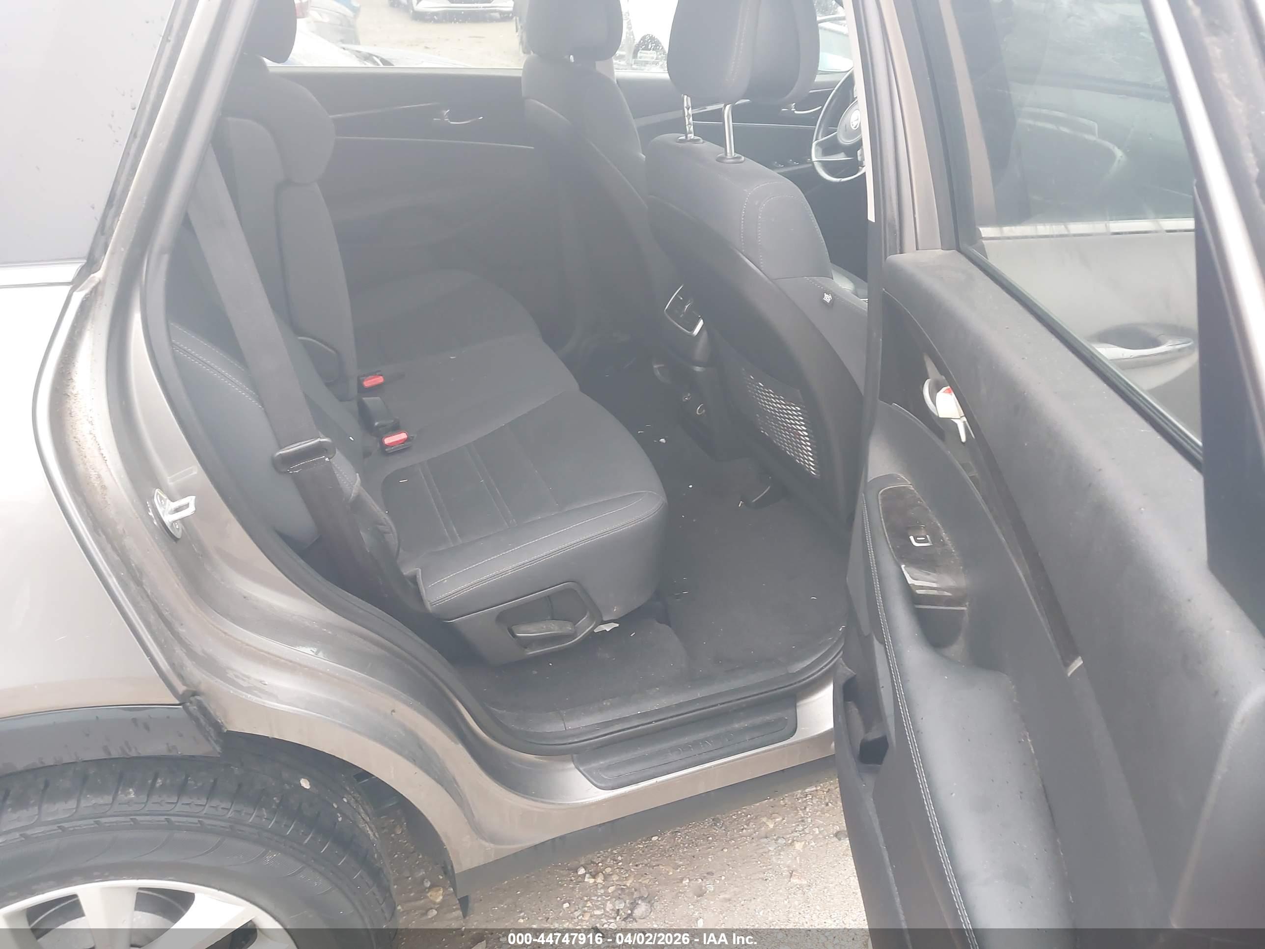 KIA SORENTO image 8