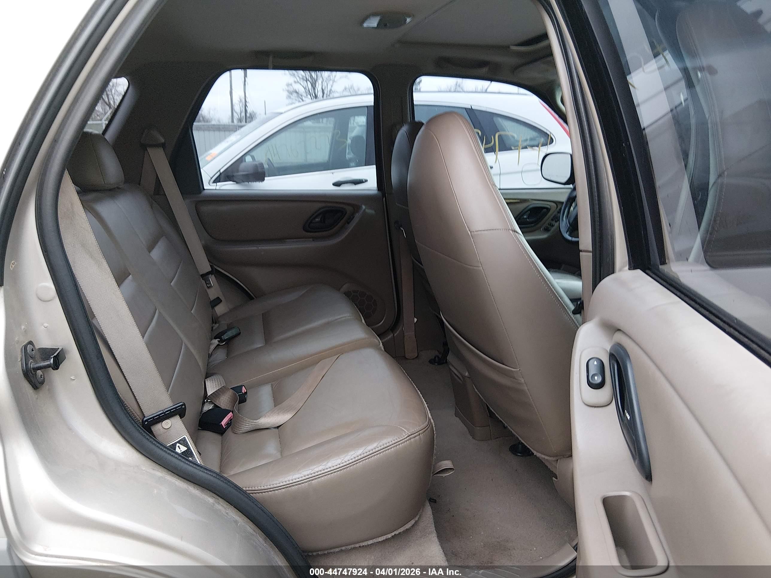 FORD ESCAPE image 8