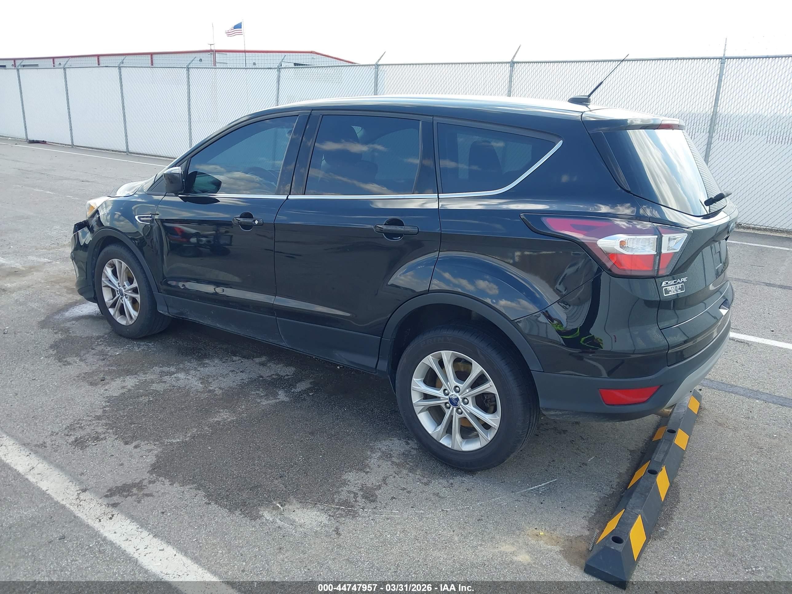FORD ESCAPE image 3
