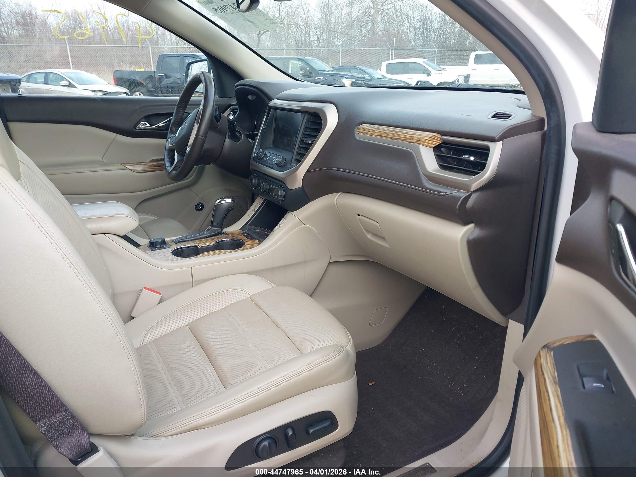 GMC ACADIA image 5