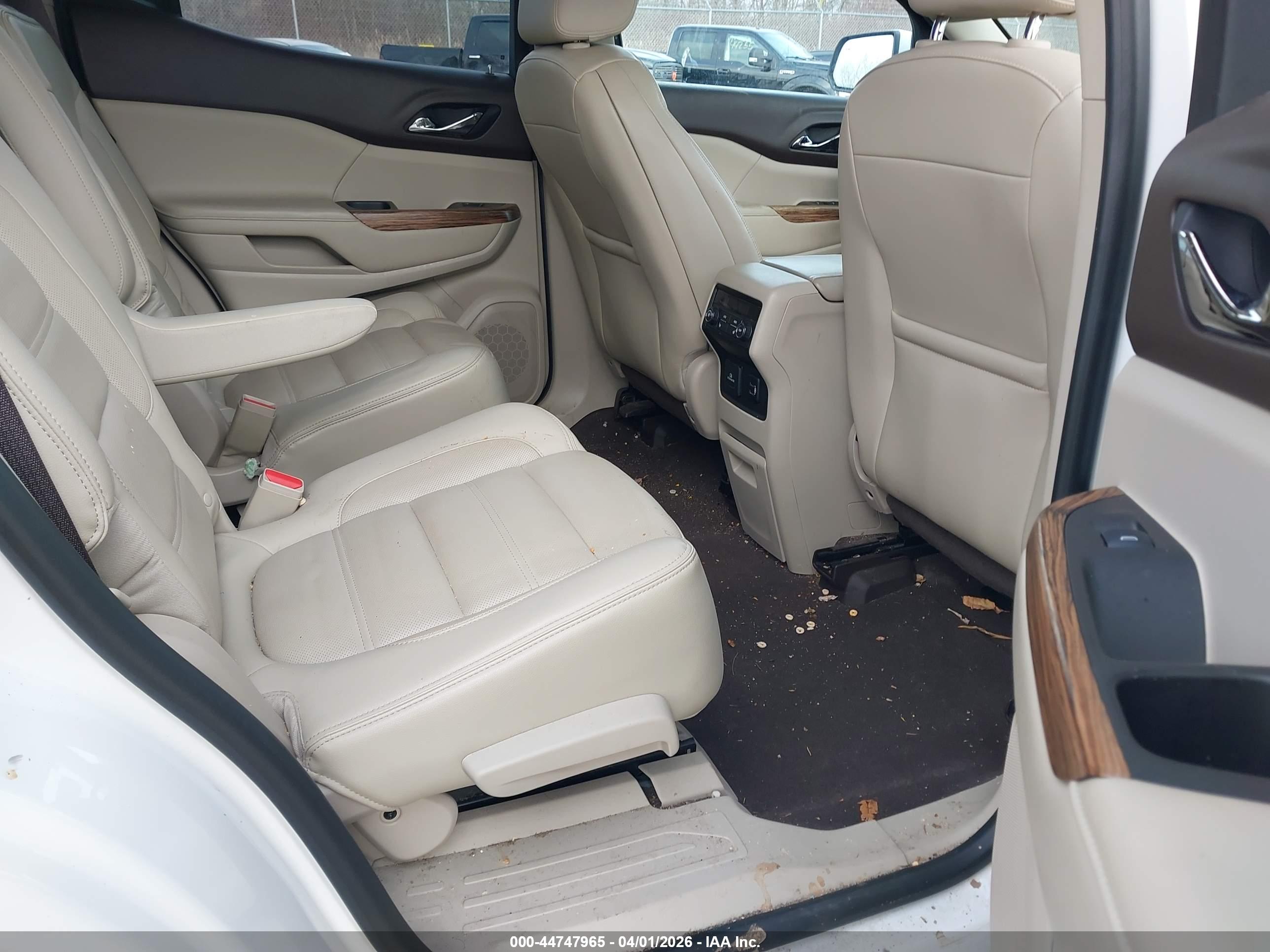 GMC ACADIA image 8