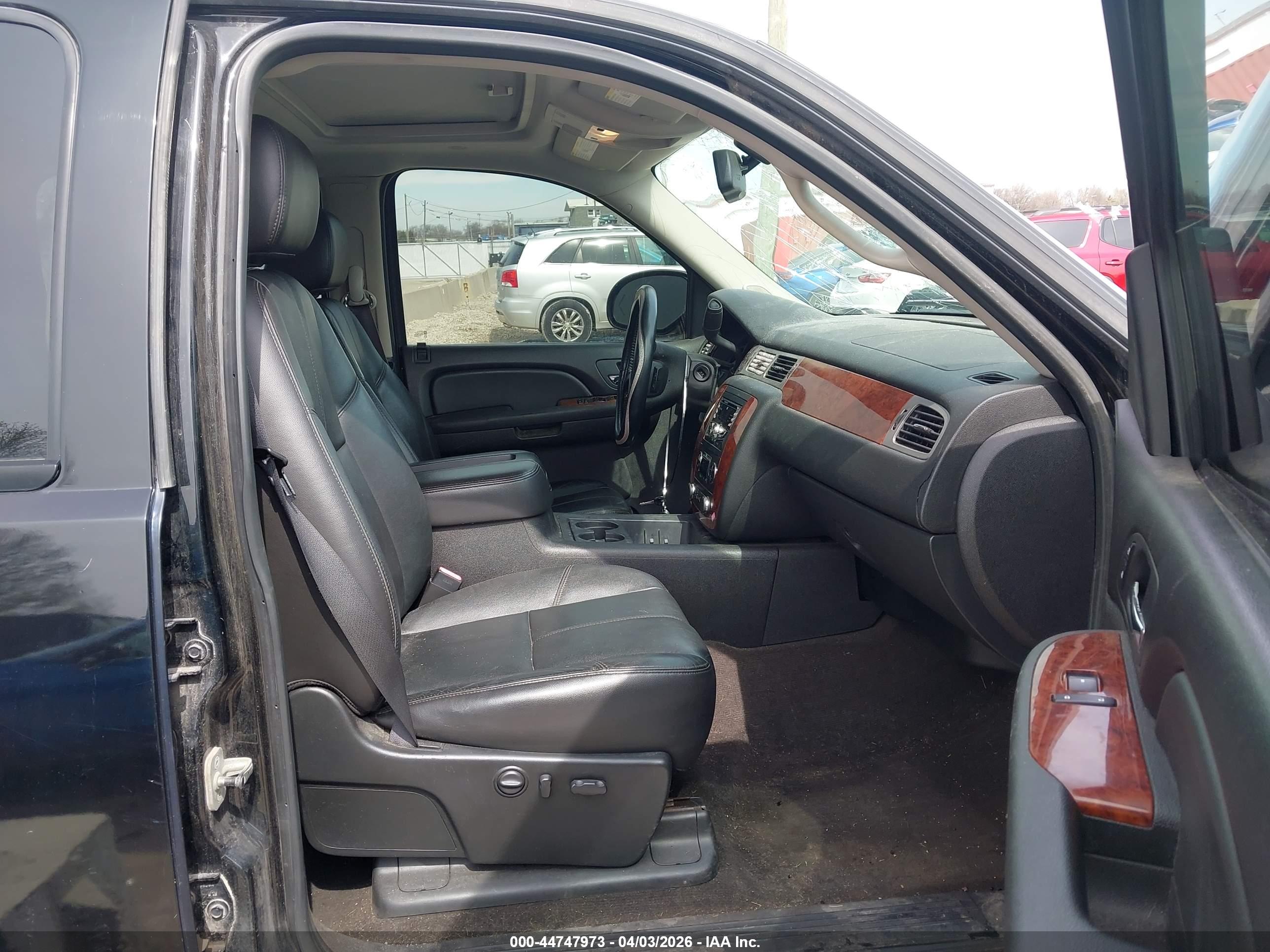 CHEVROLET SILVERADO image 5