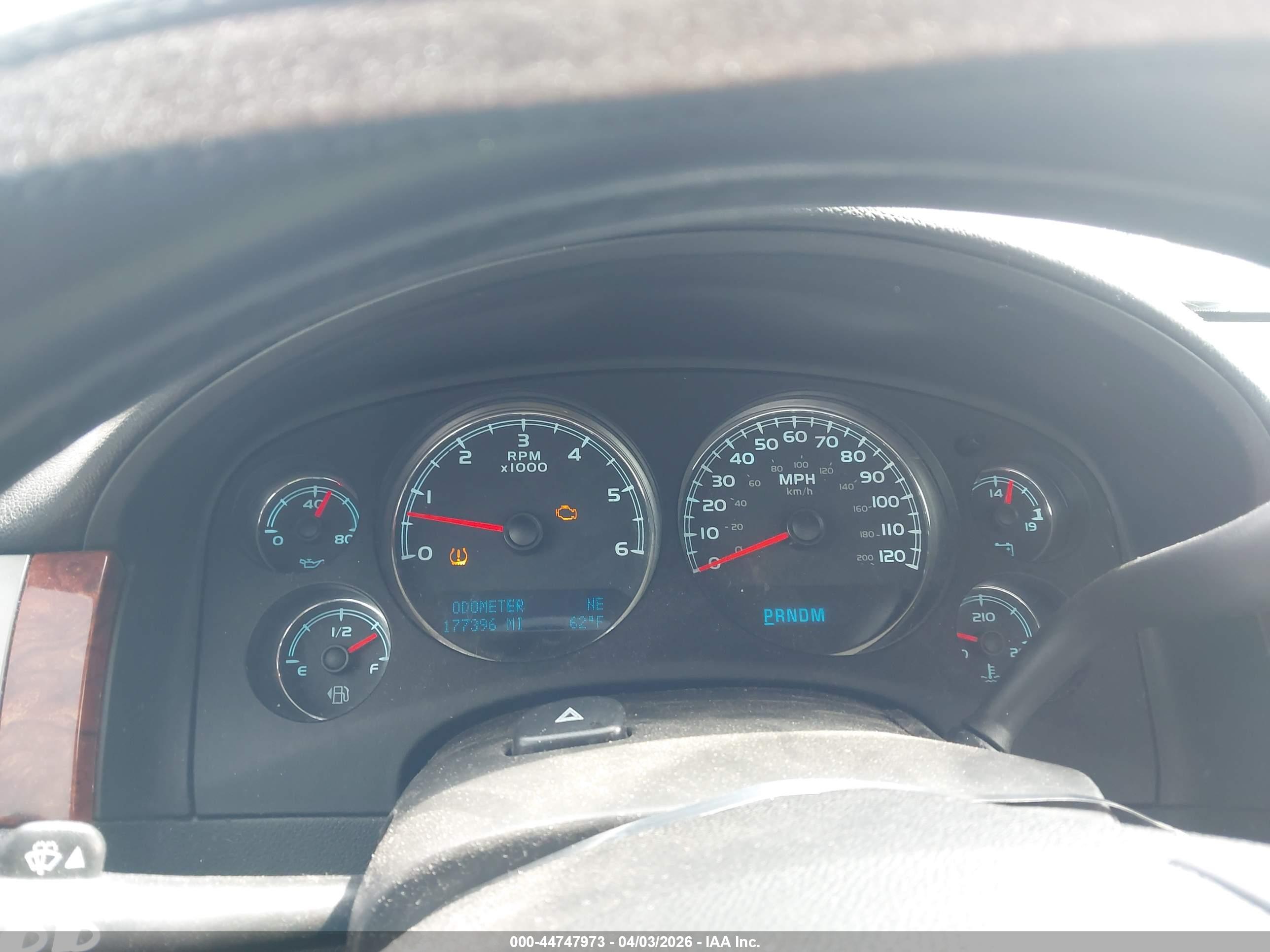 CHEVROLET SILVERADO image 7