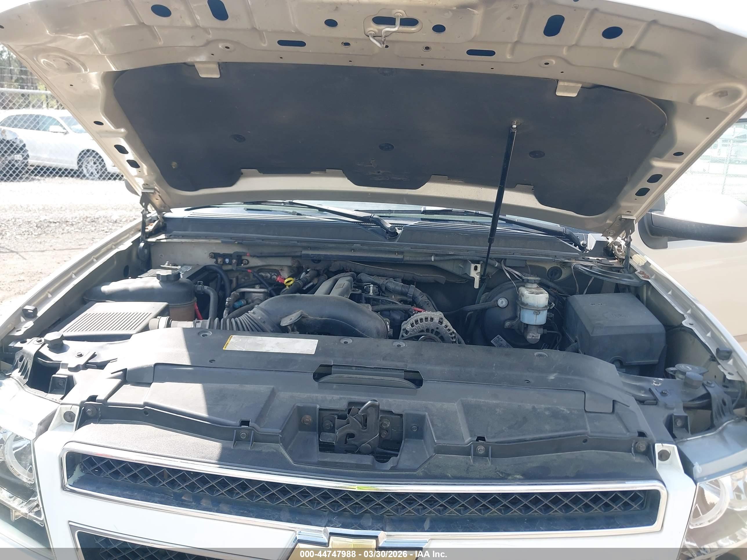 CHEVROLET TAHOE image 10