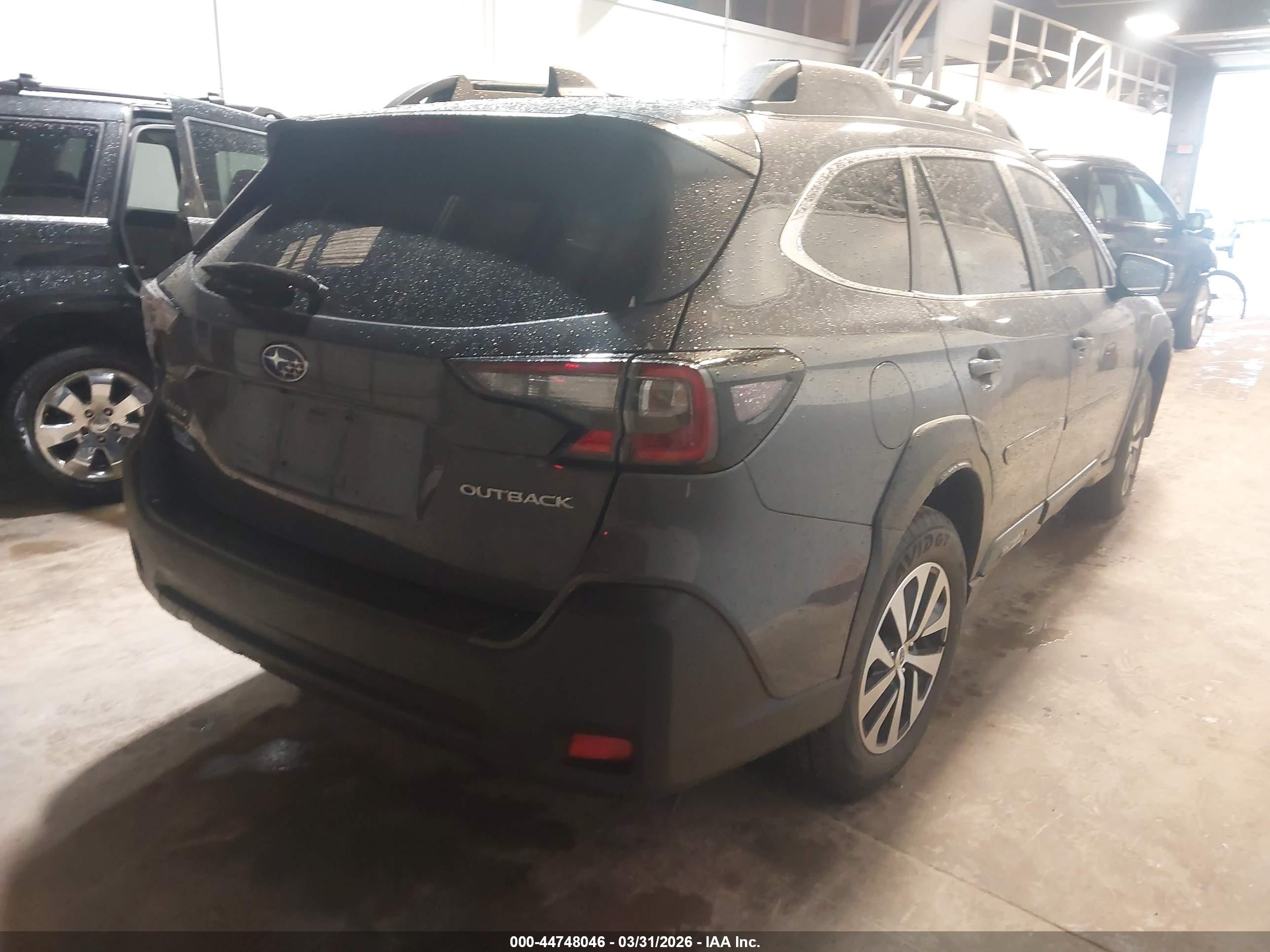 SUBARU OUTBACK image 4