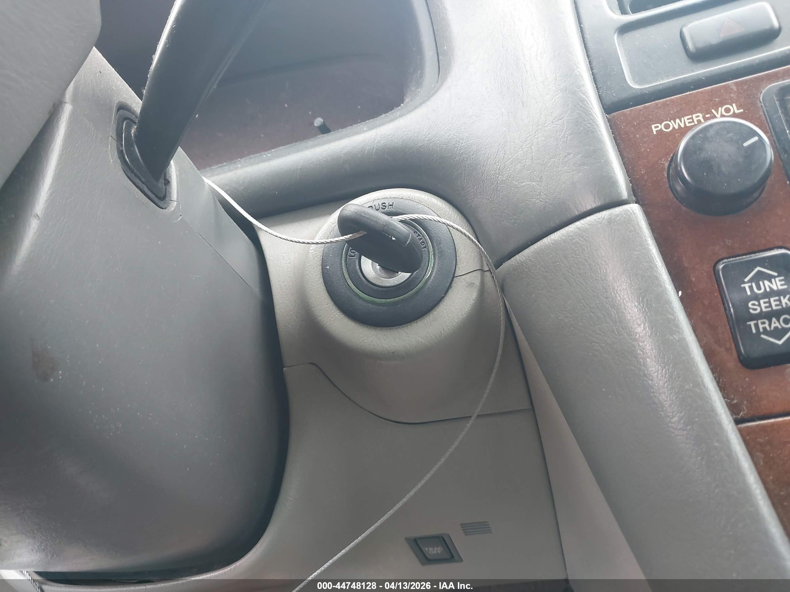 LEXUS ES image 11