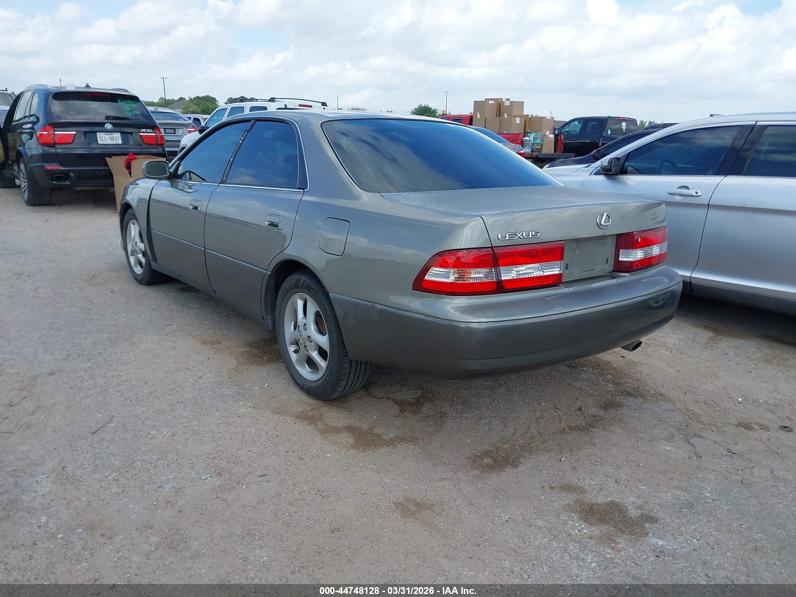 LEXUS ES image 3