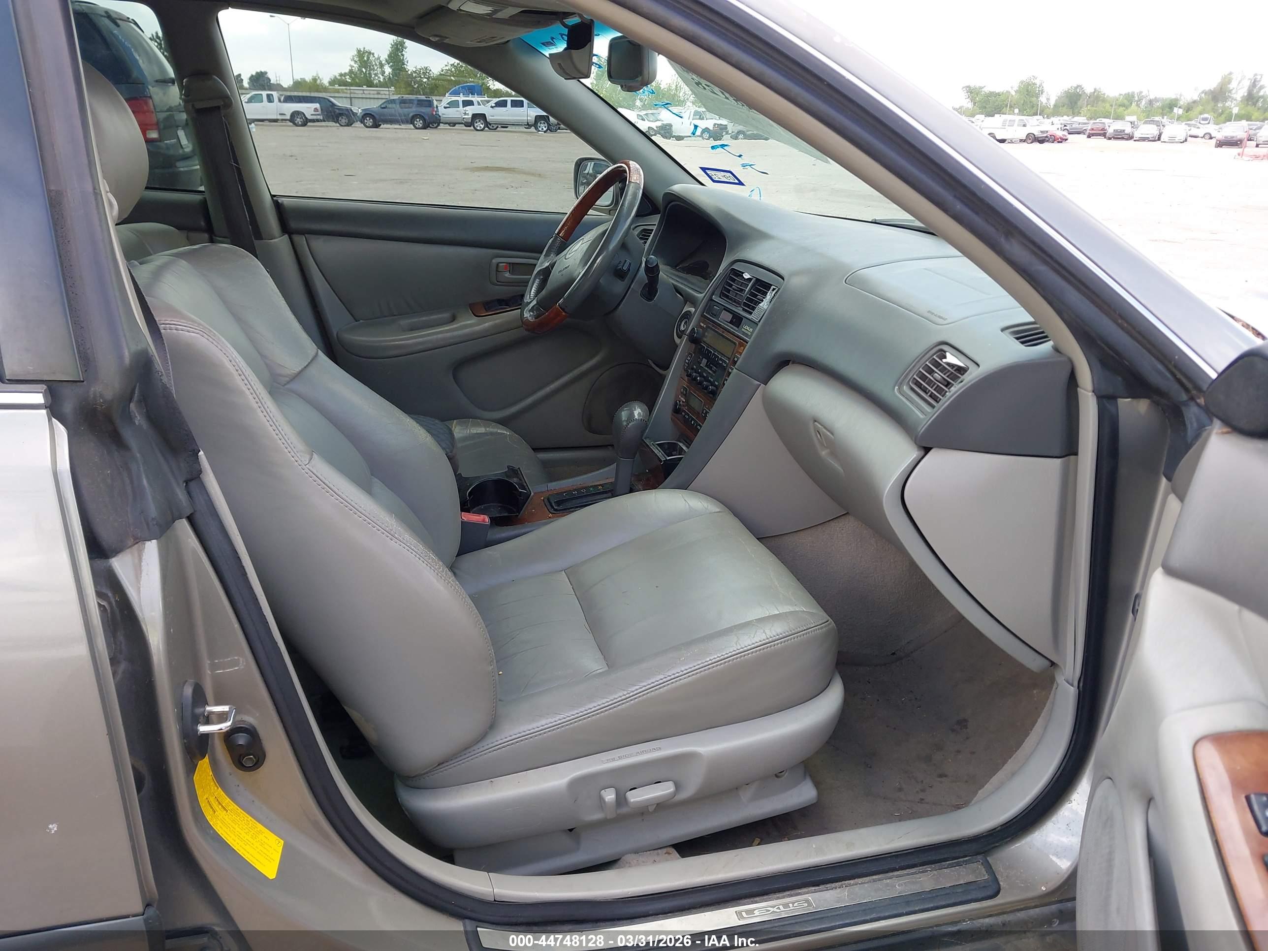 LEXUS ES image 5