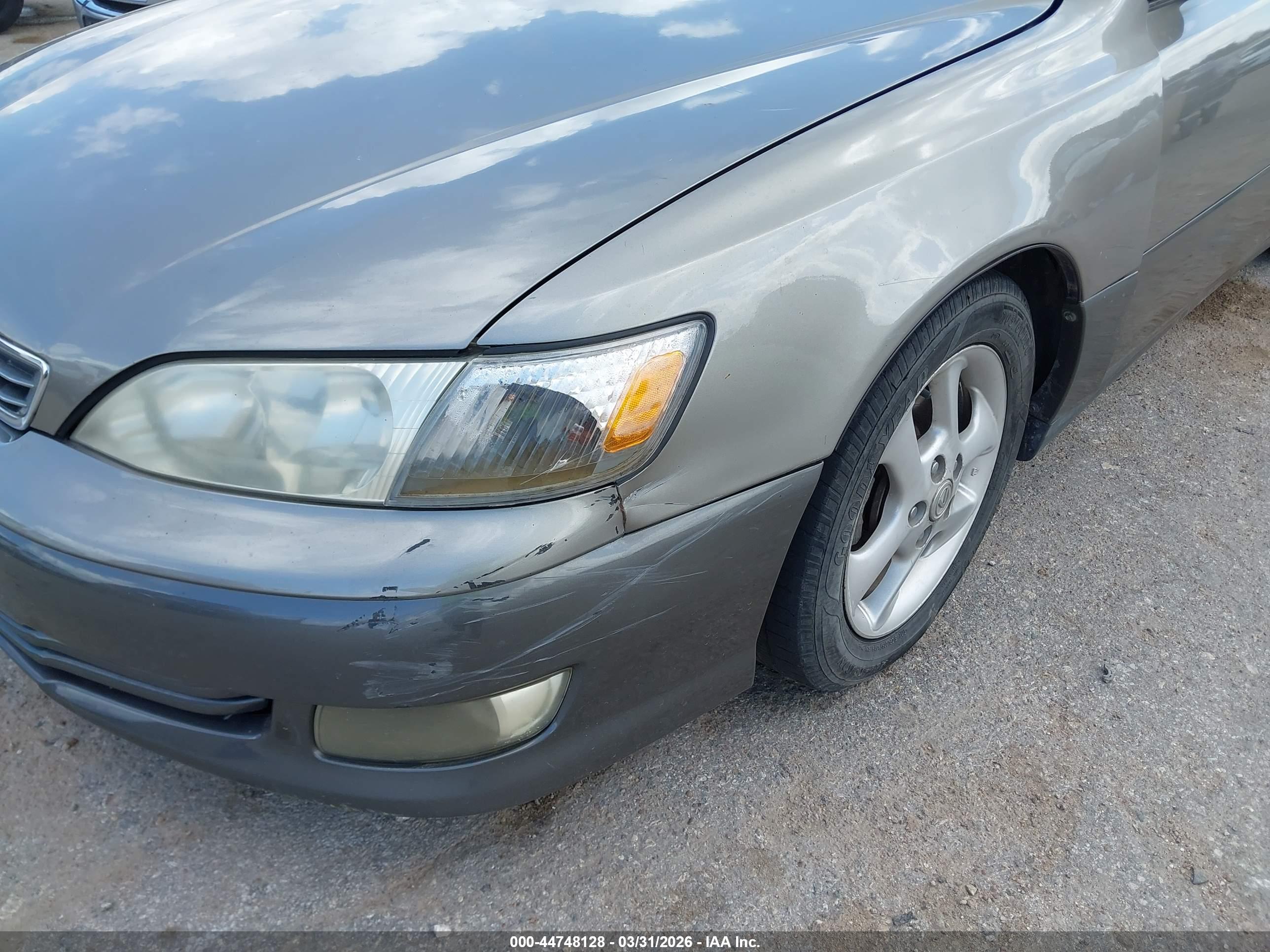 LEXUS ES image 6