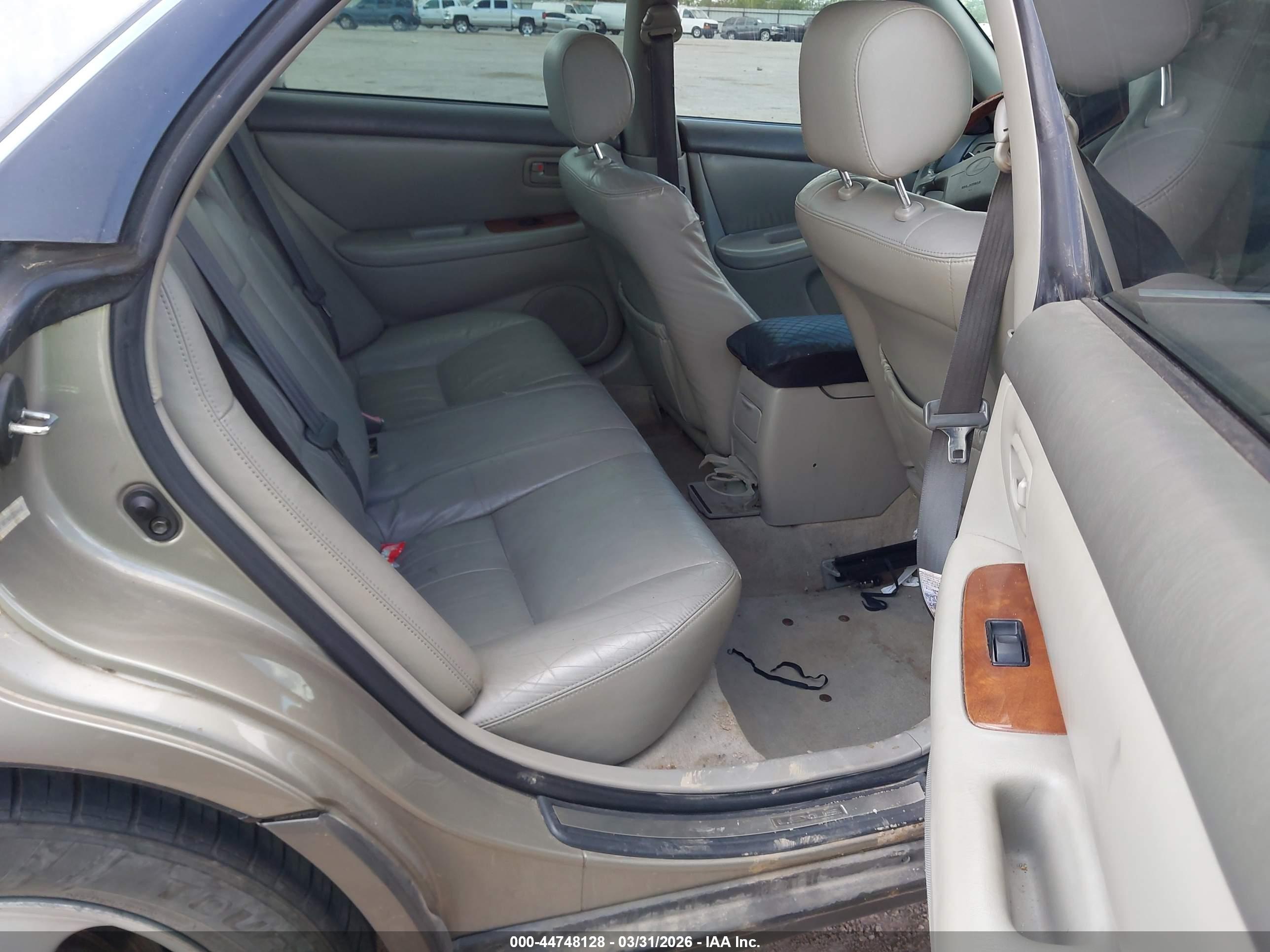 LEXUS ES image 8