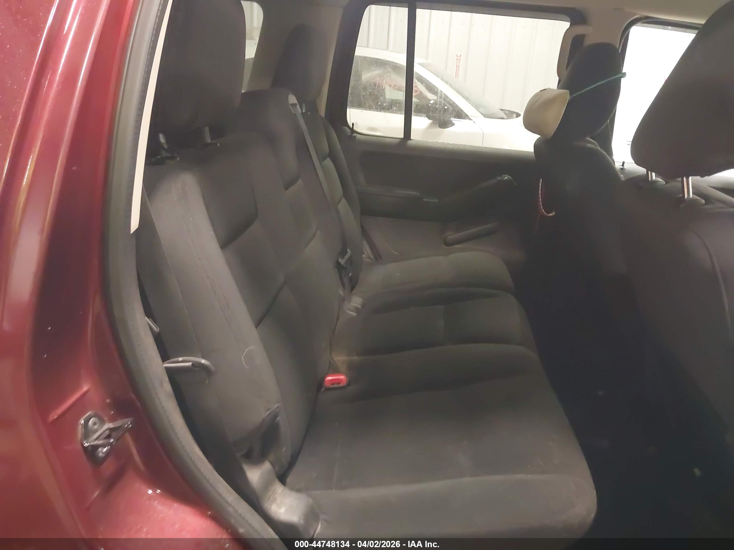 FORD EXPLORER image 8