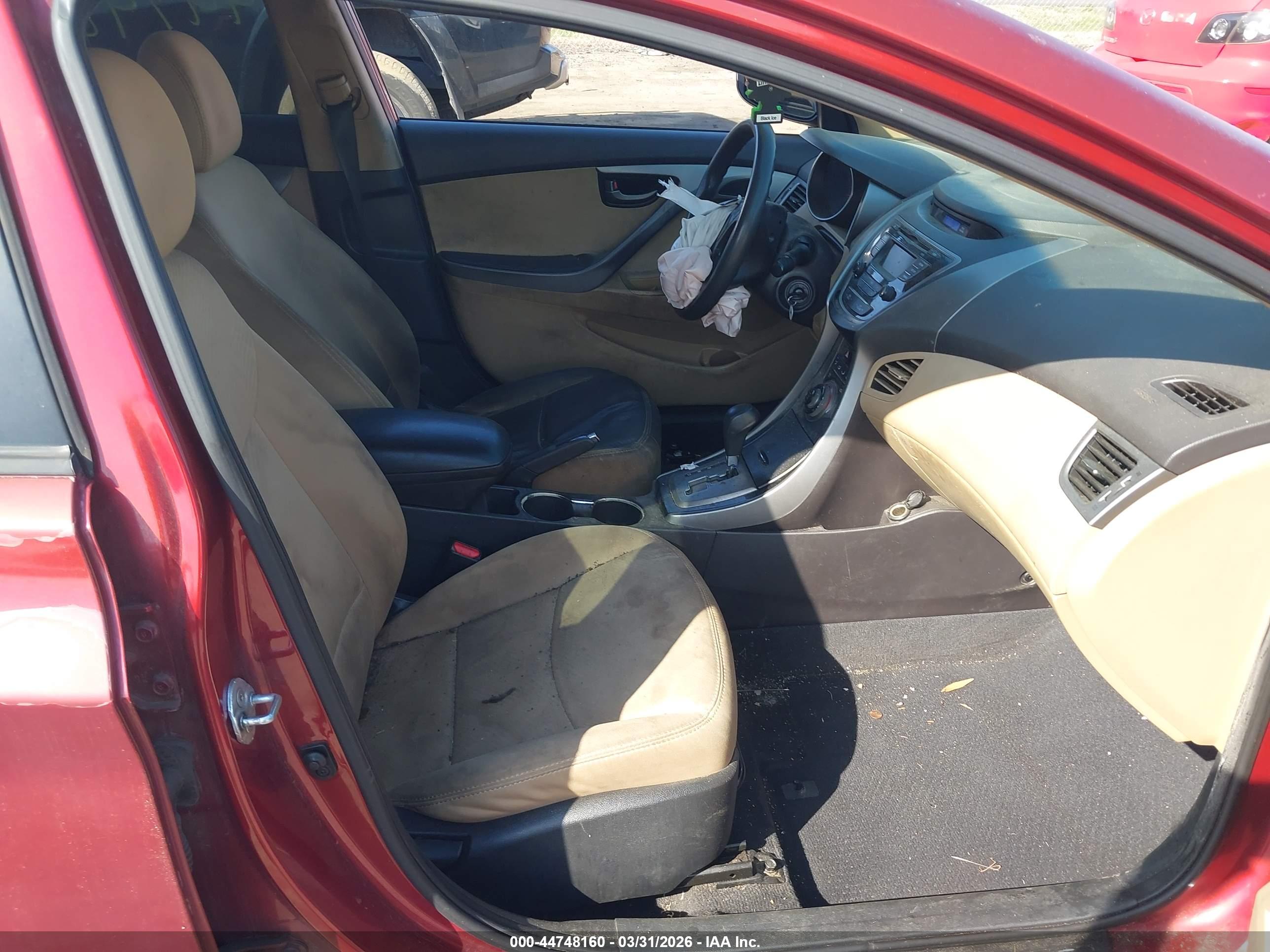 HYUNDAI ELANTRA image 5