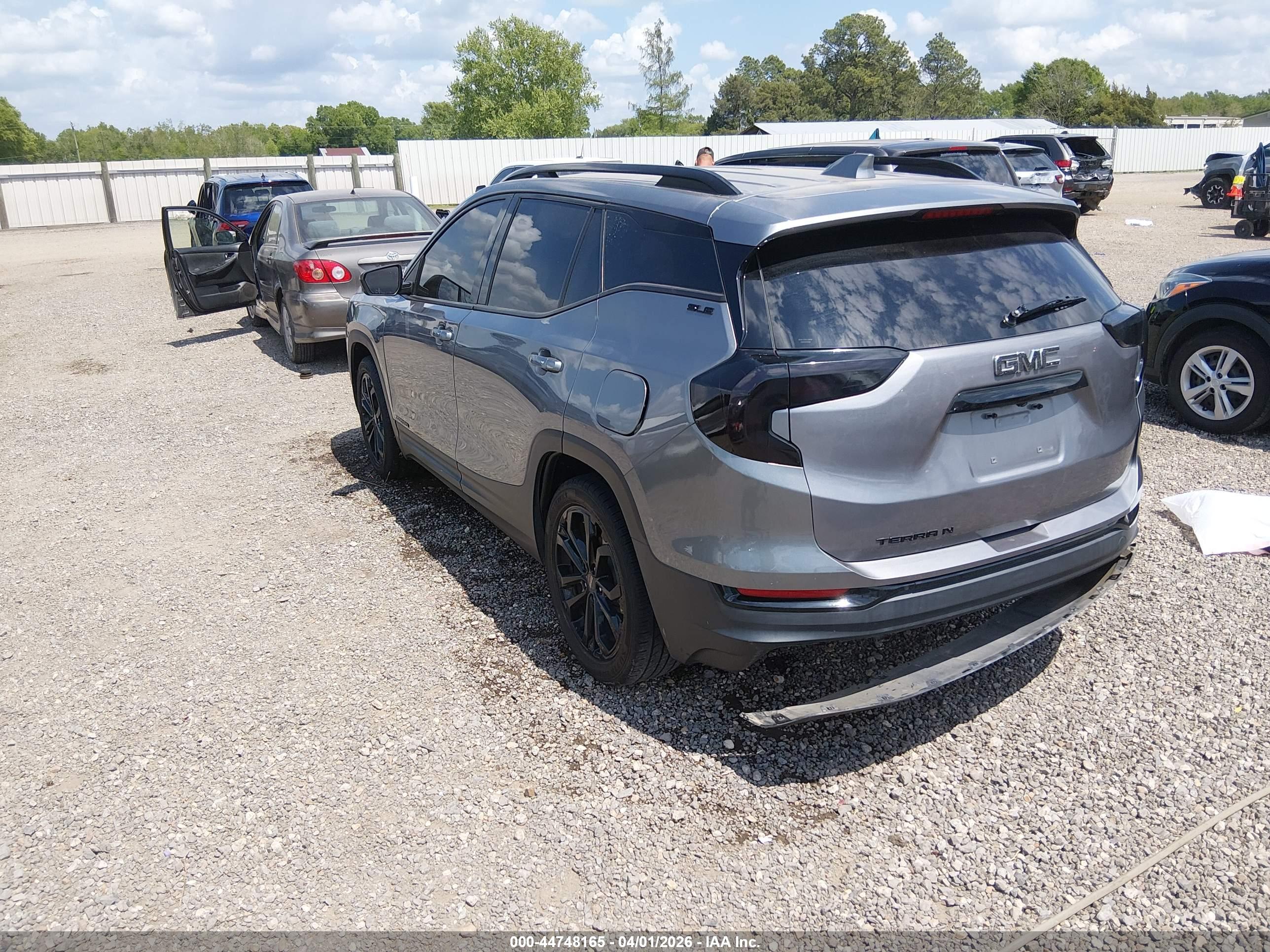 GMC TERRAIN image 3