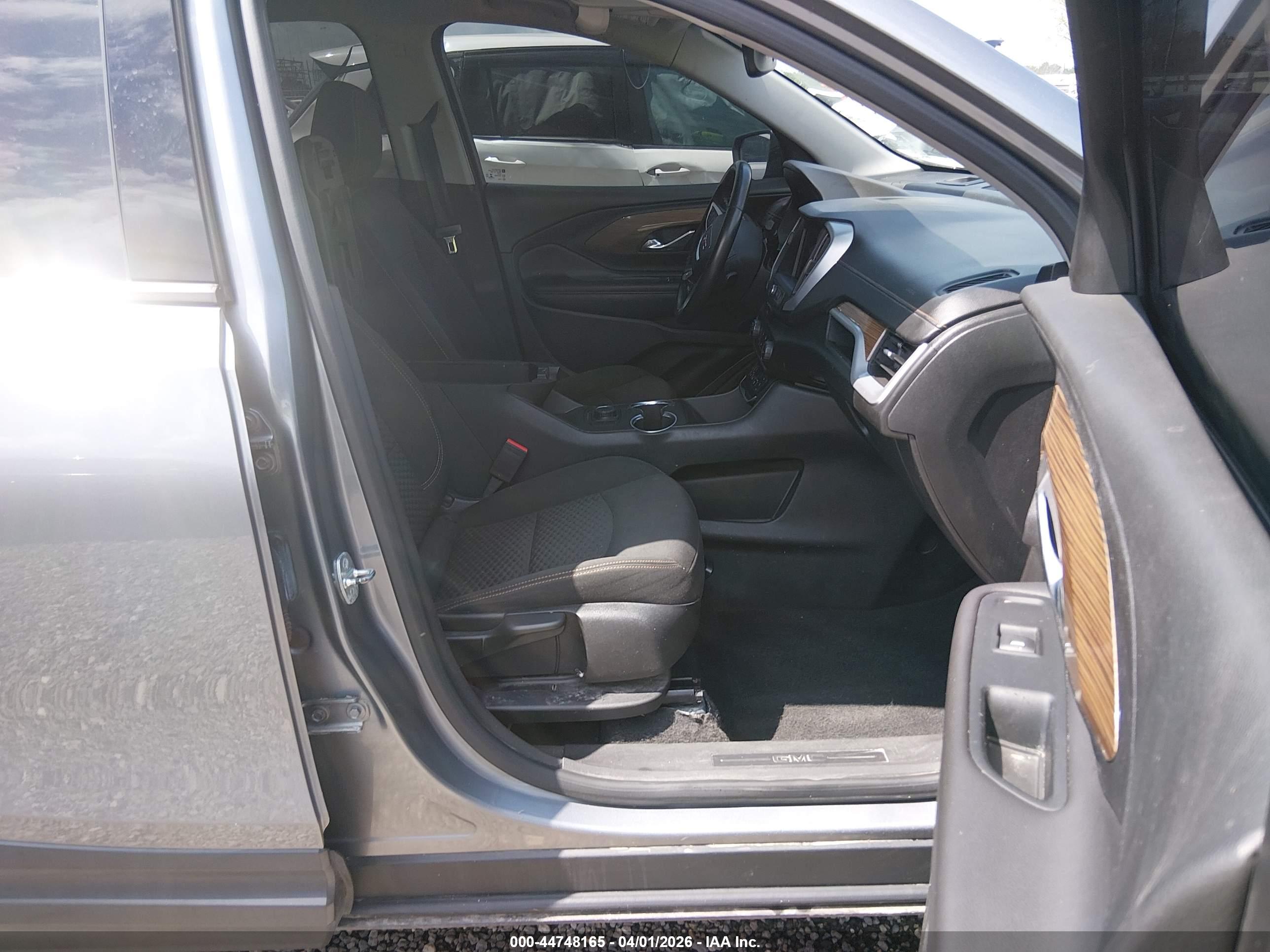 GMC TERRAIN image 5