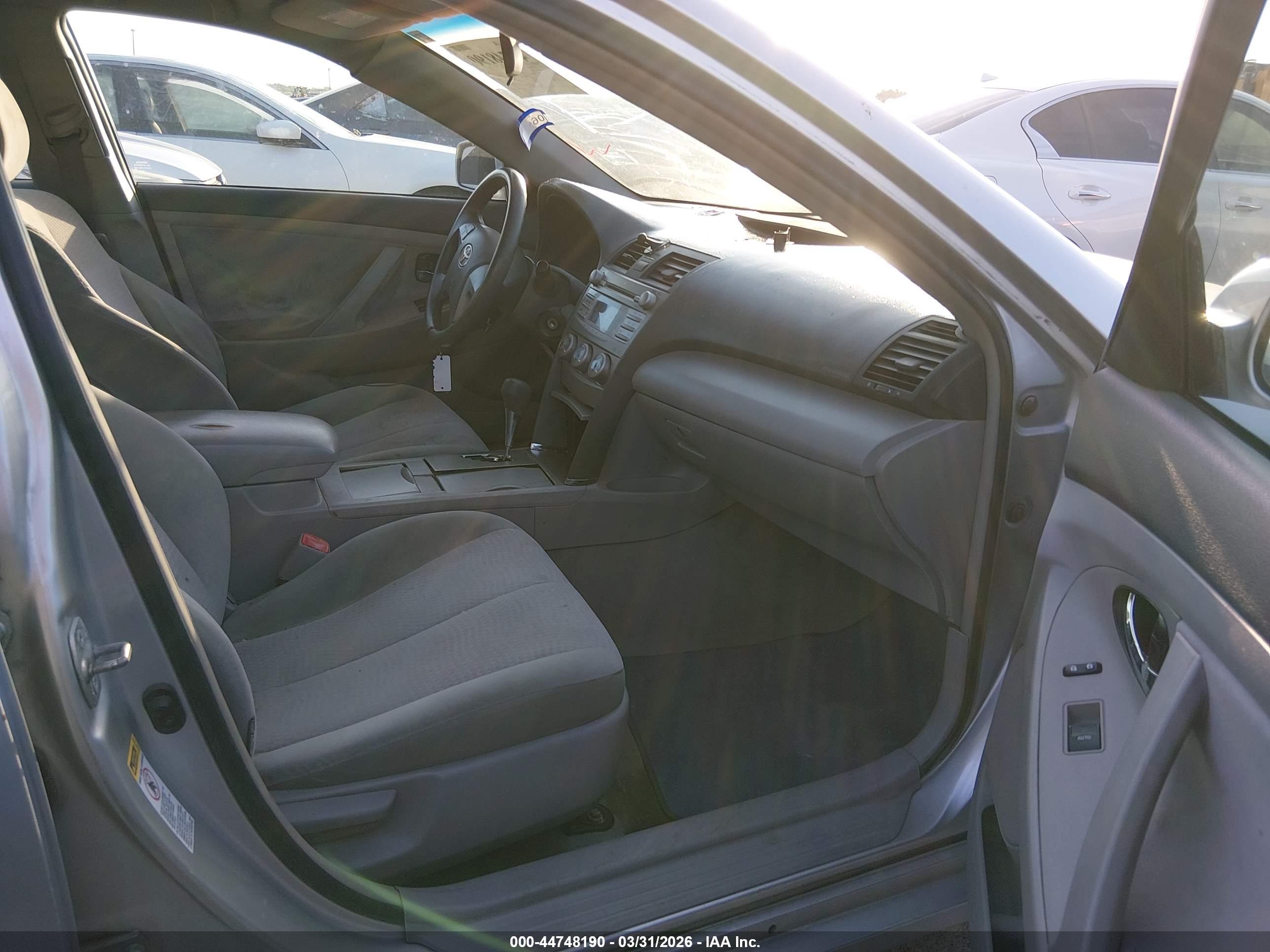 TOYOTA CAMRY image 5