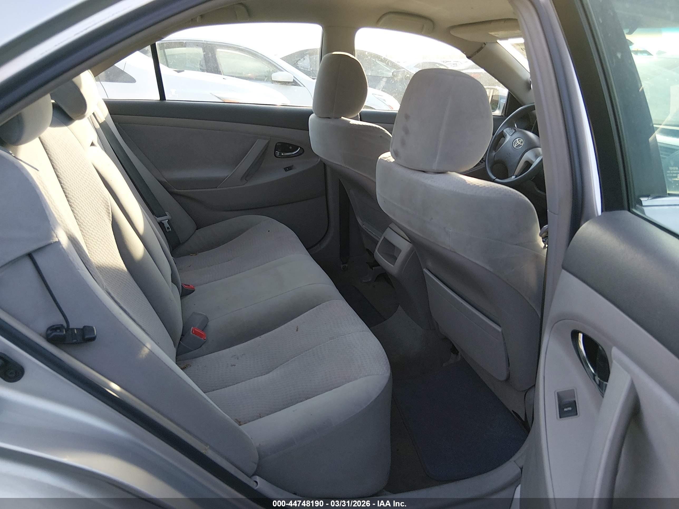 TOYOTA CAMRY image 8