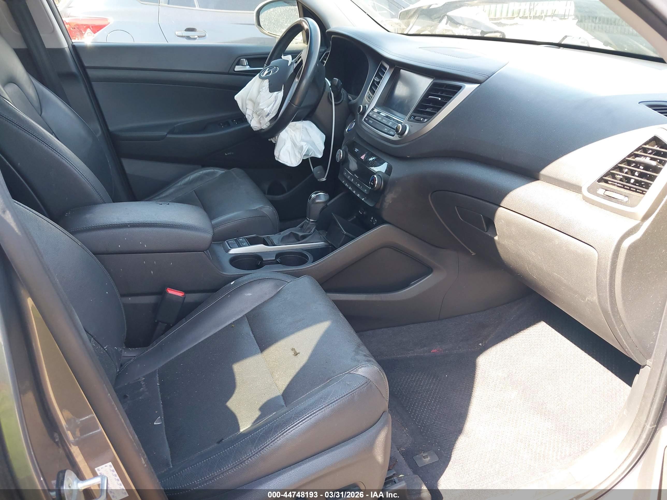 HYUNDAI TUCSON image 5