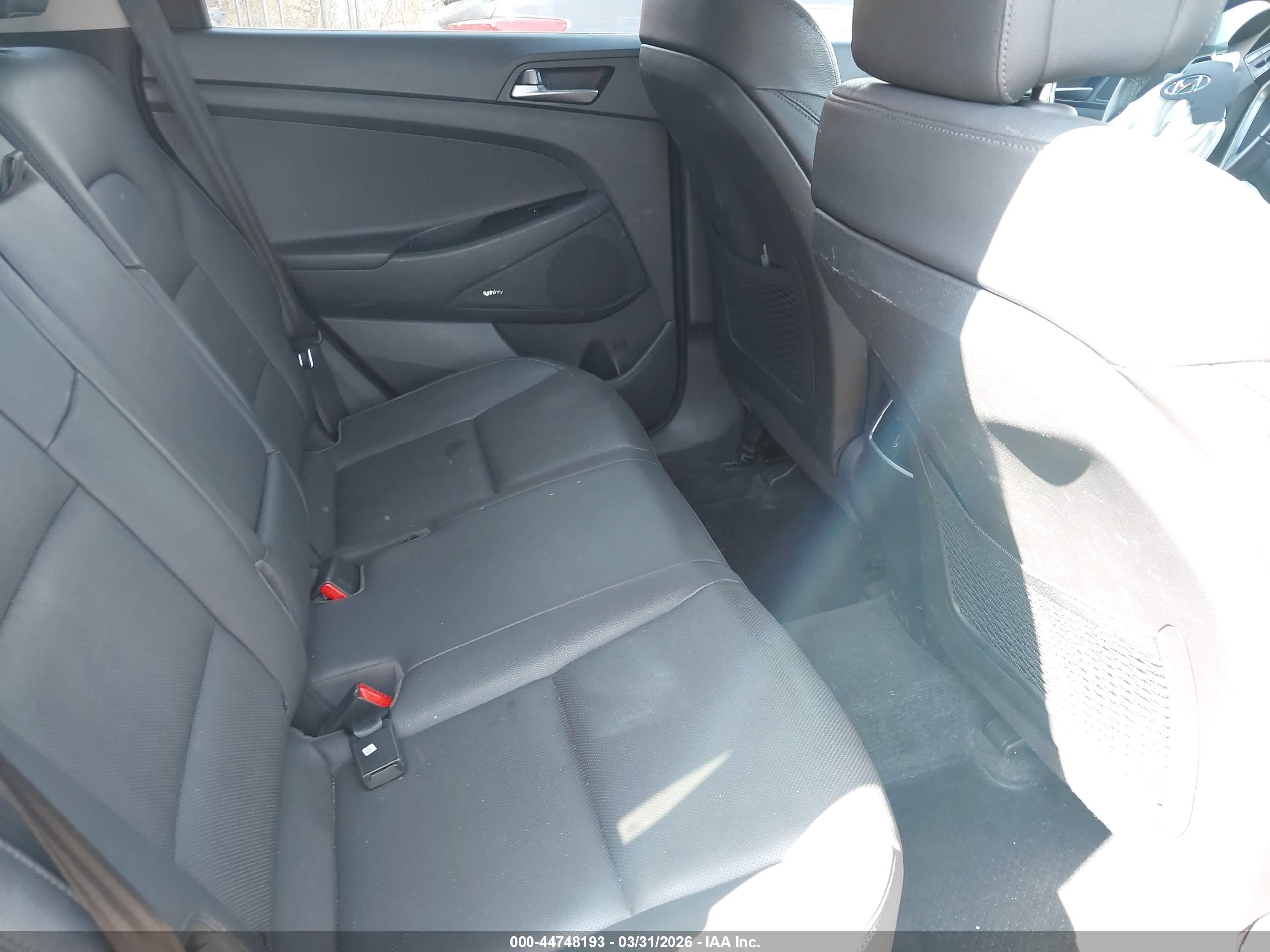 HYUNDAI TUCSON image 8