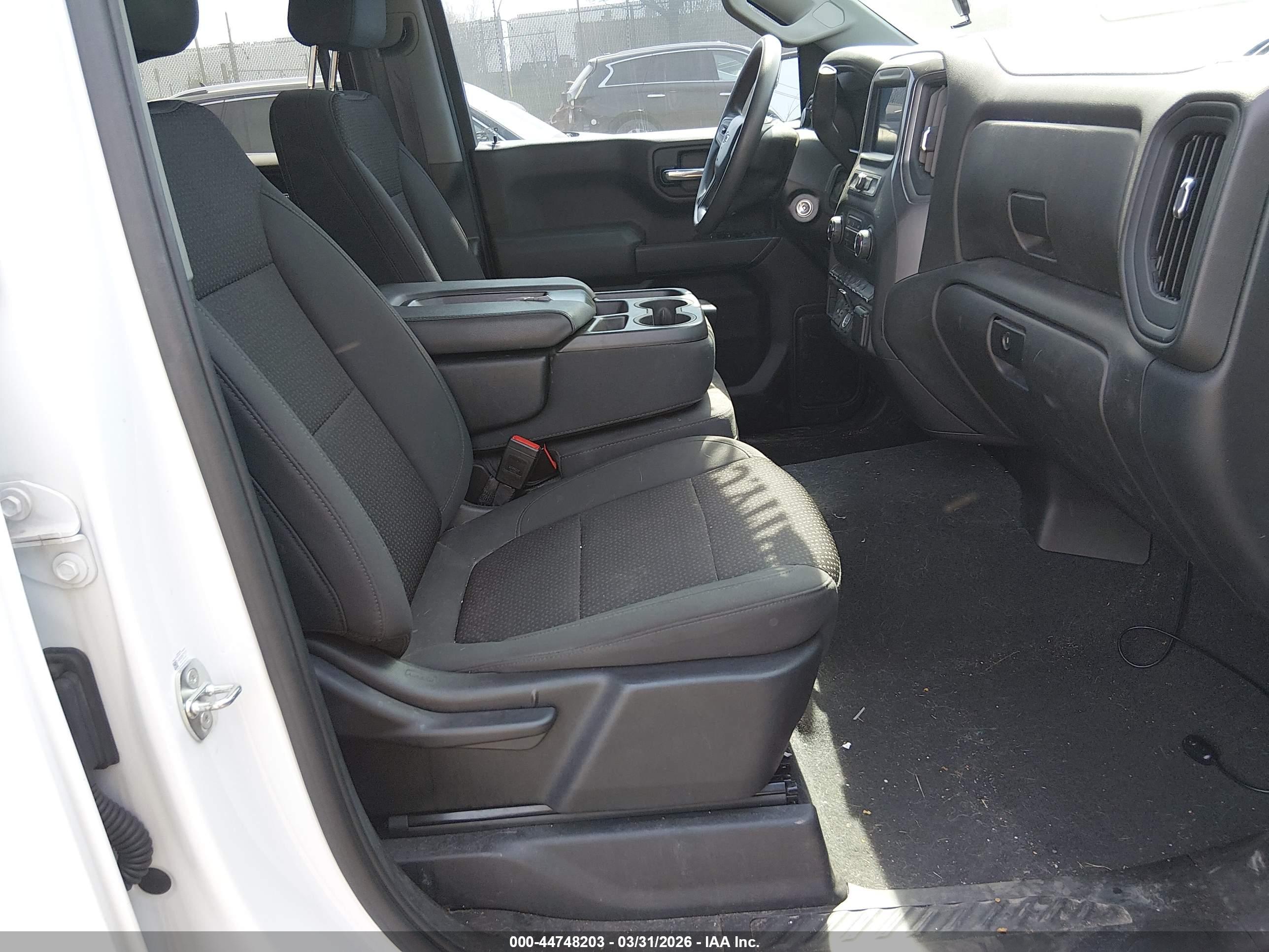 CHEVROLET SILVERADO image 5