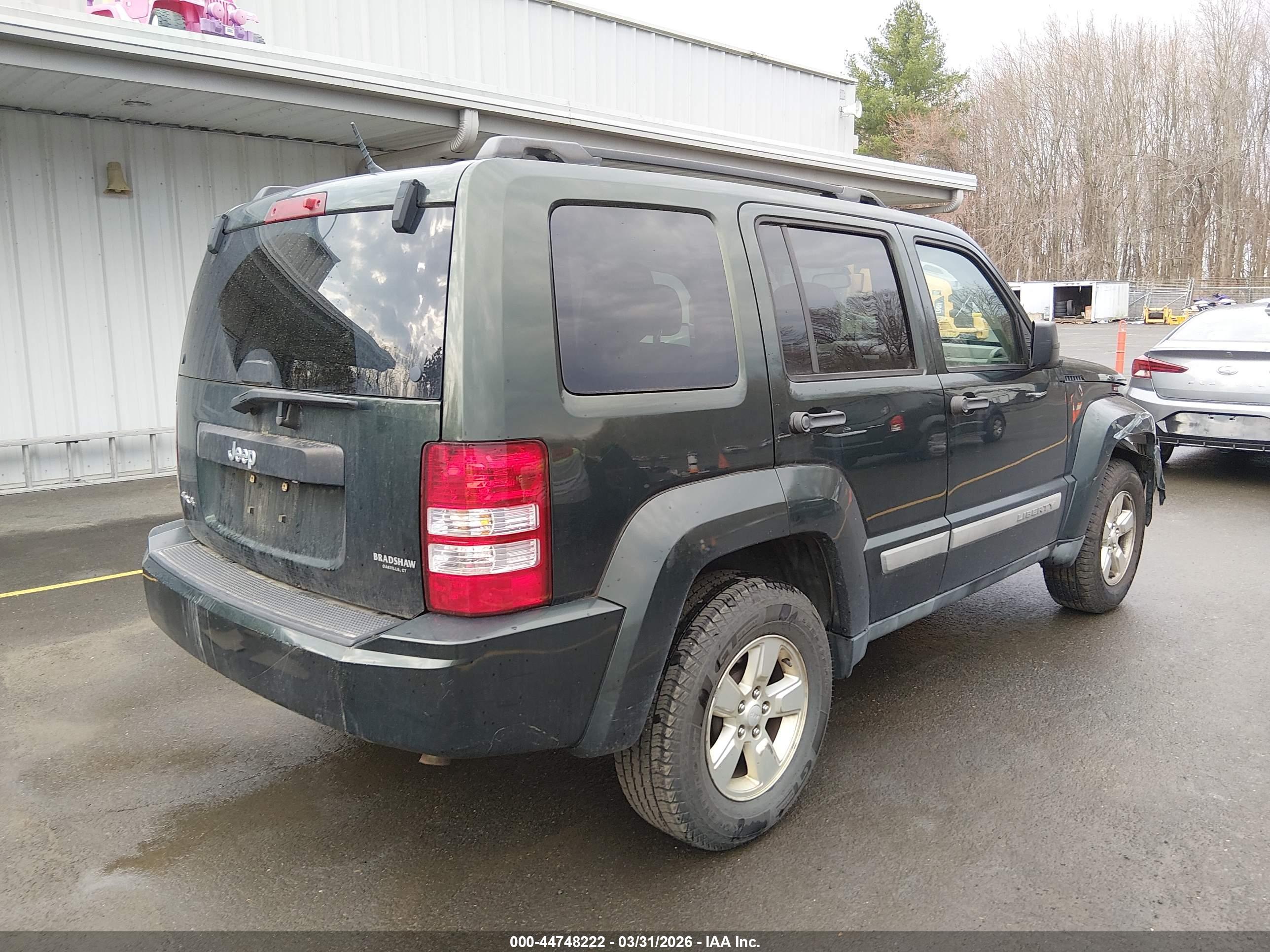 JEEP LIBERTY image 4