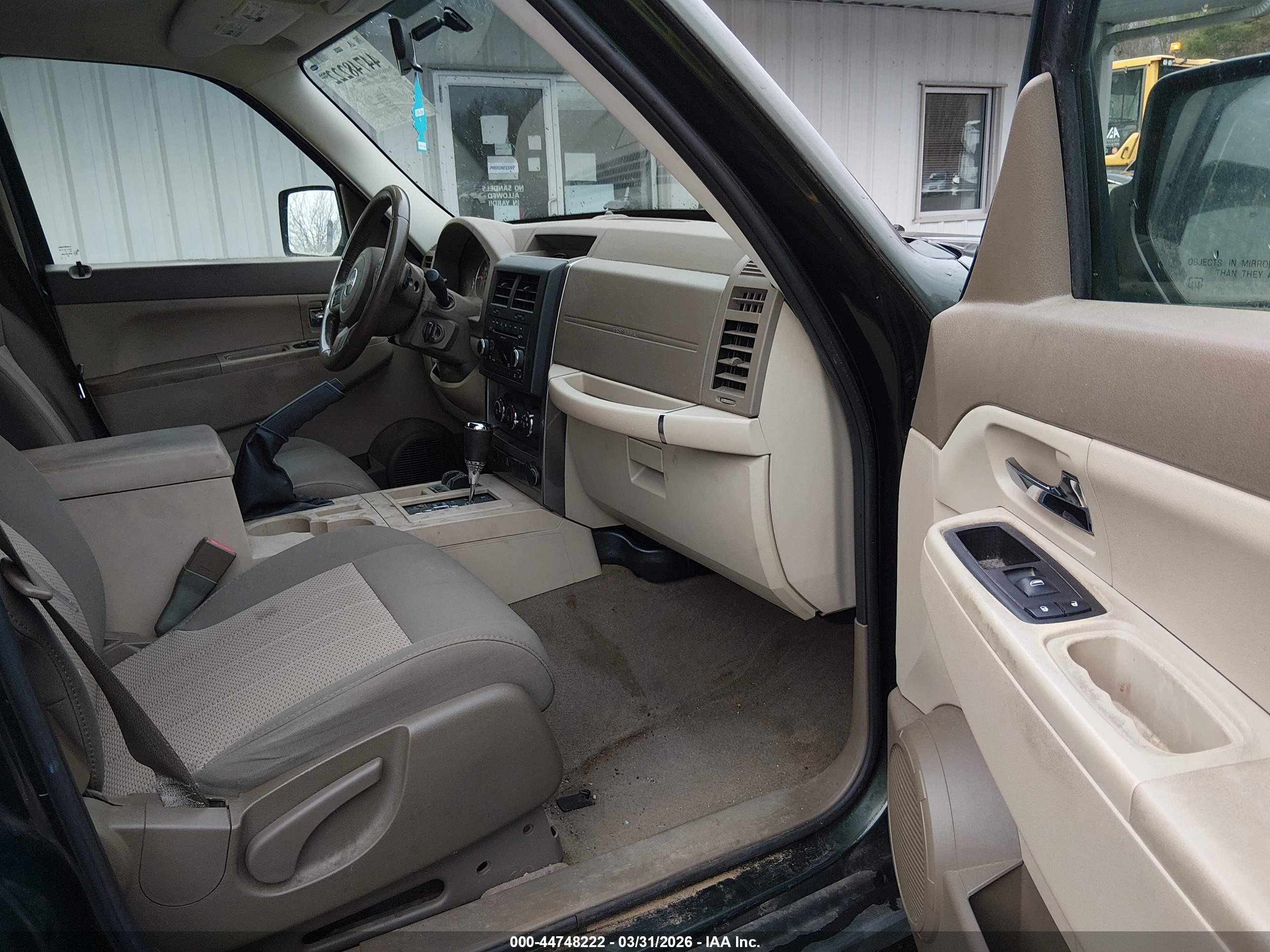 JEEP LIBERTY image 5
