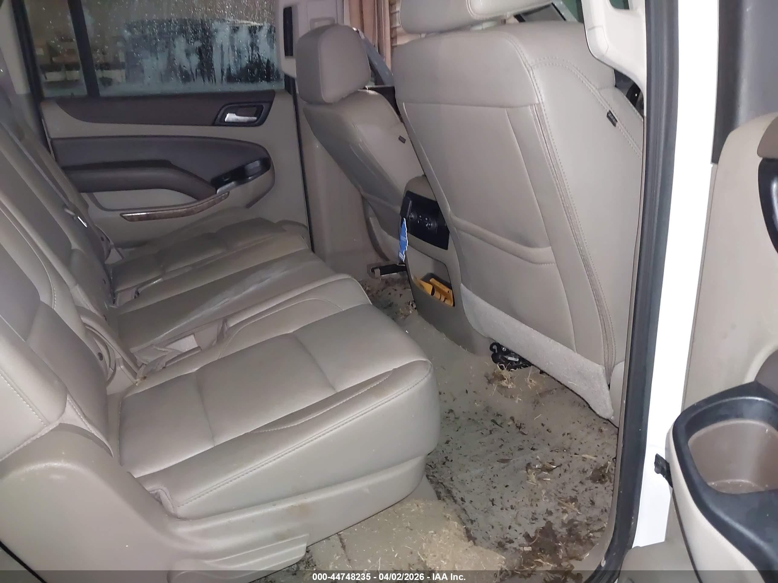 CHEVROLET SUBURBAN image 8