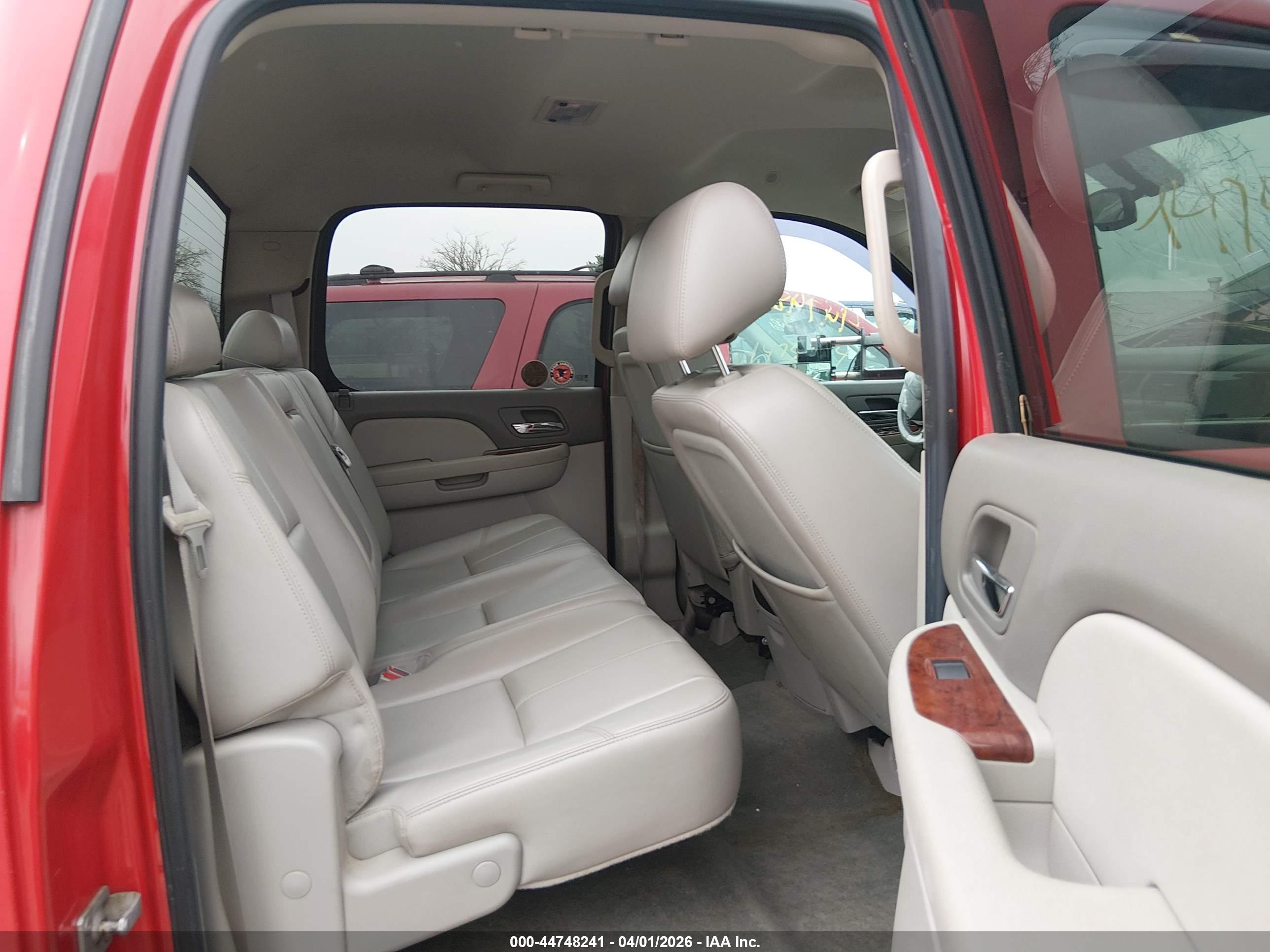CHEVROLET SILVERADO image 8