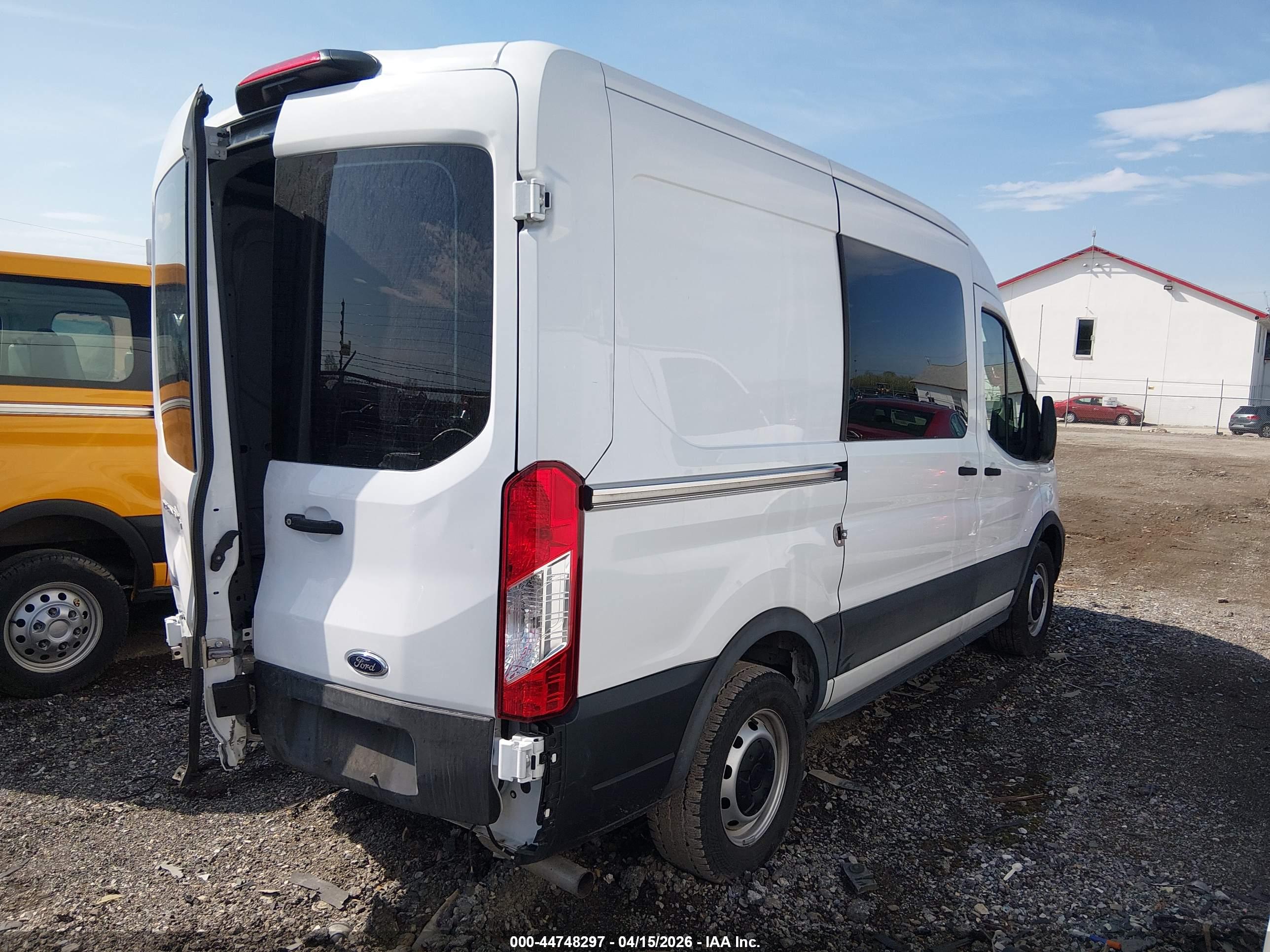 FORD TRANSIT-150 image 4