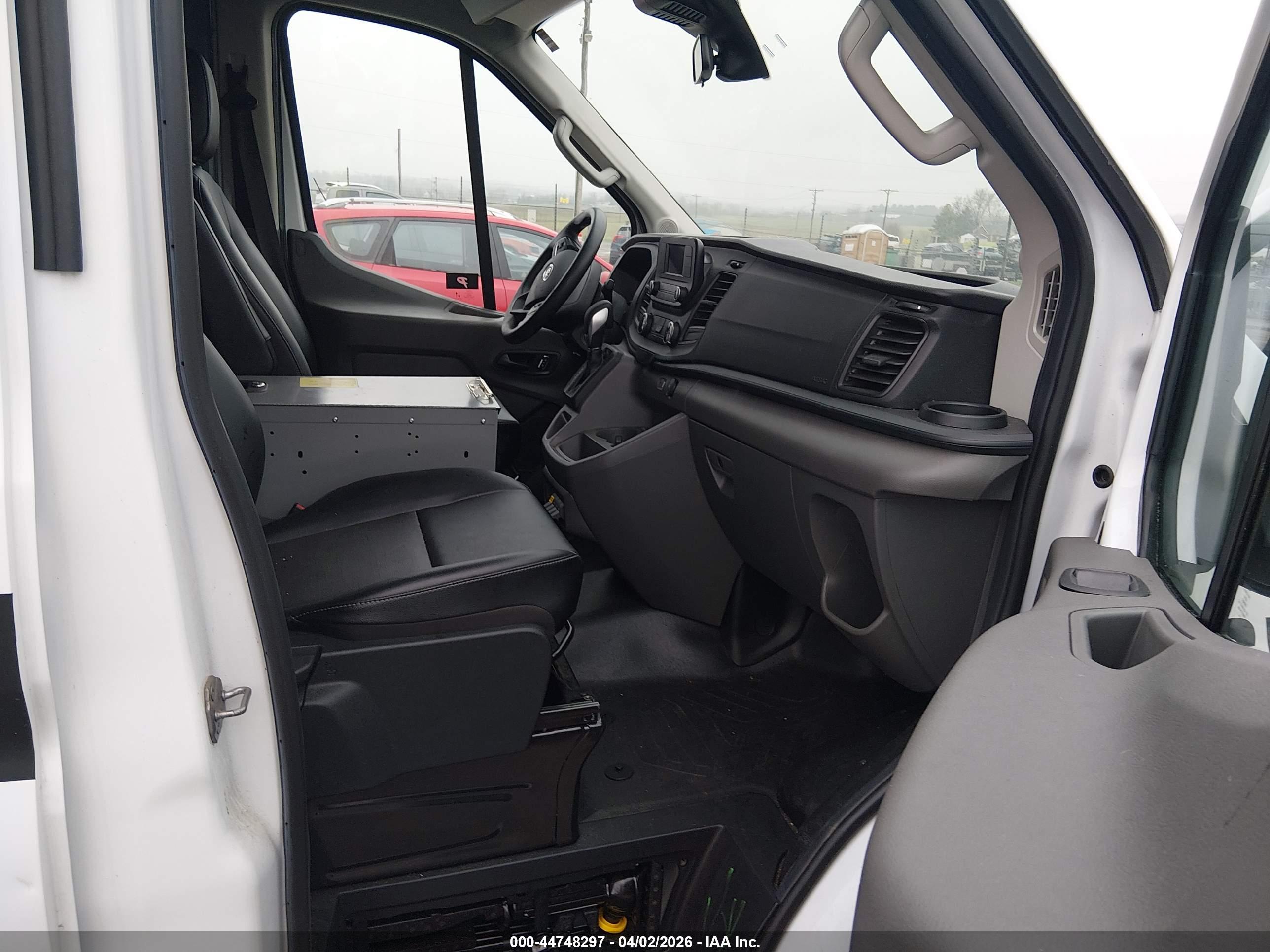 FORD TRANSIT-150 image 5
