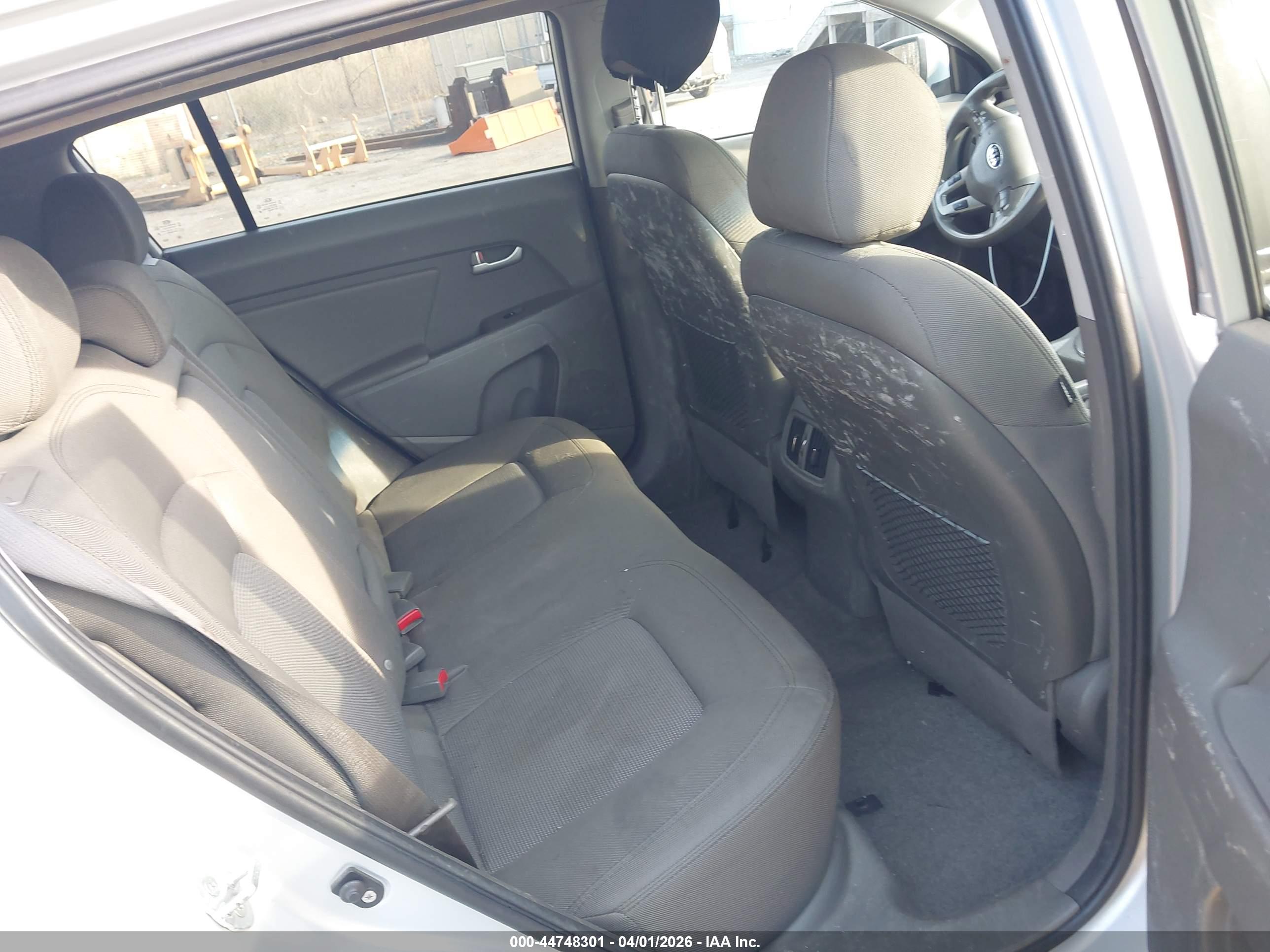 KIA SPORTAGE image 8