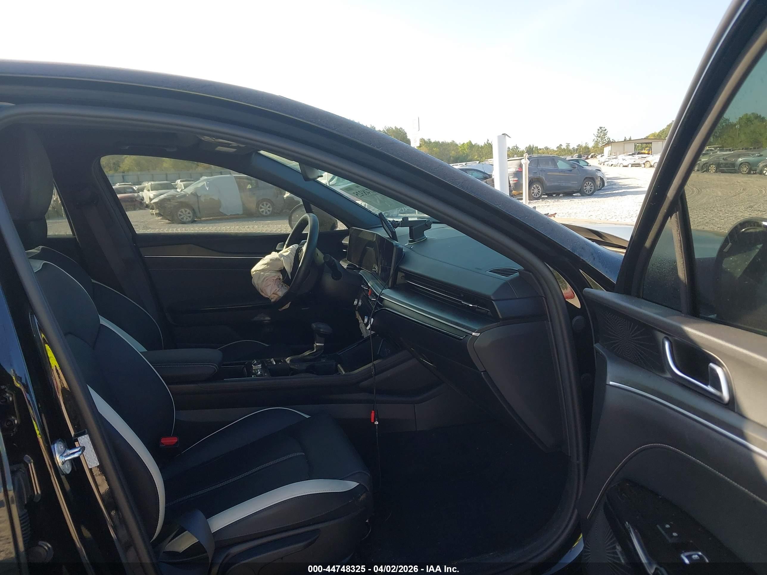 KIA K5 image 5