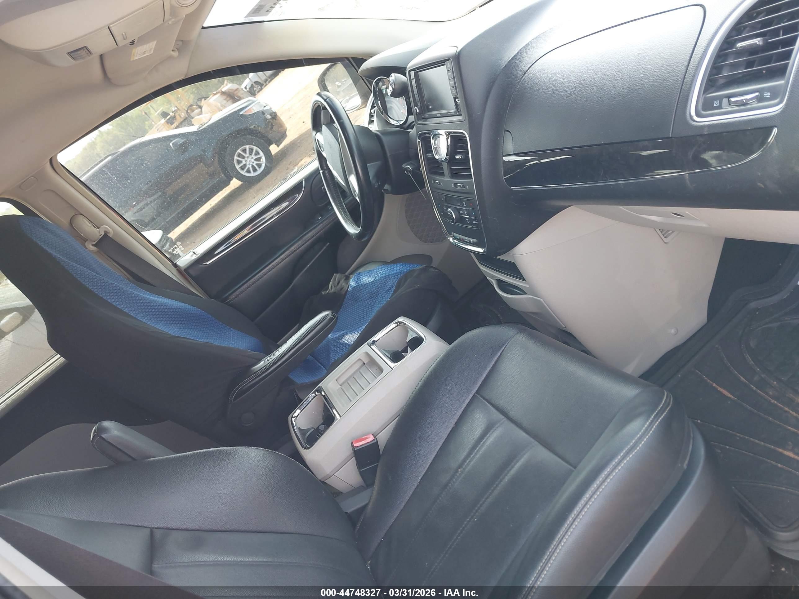 CHRYSLER TOWN image 5