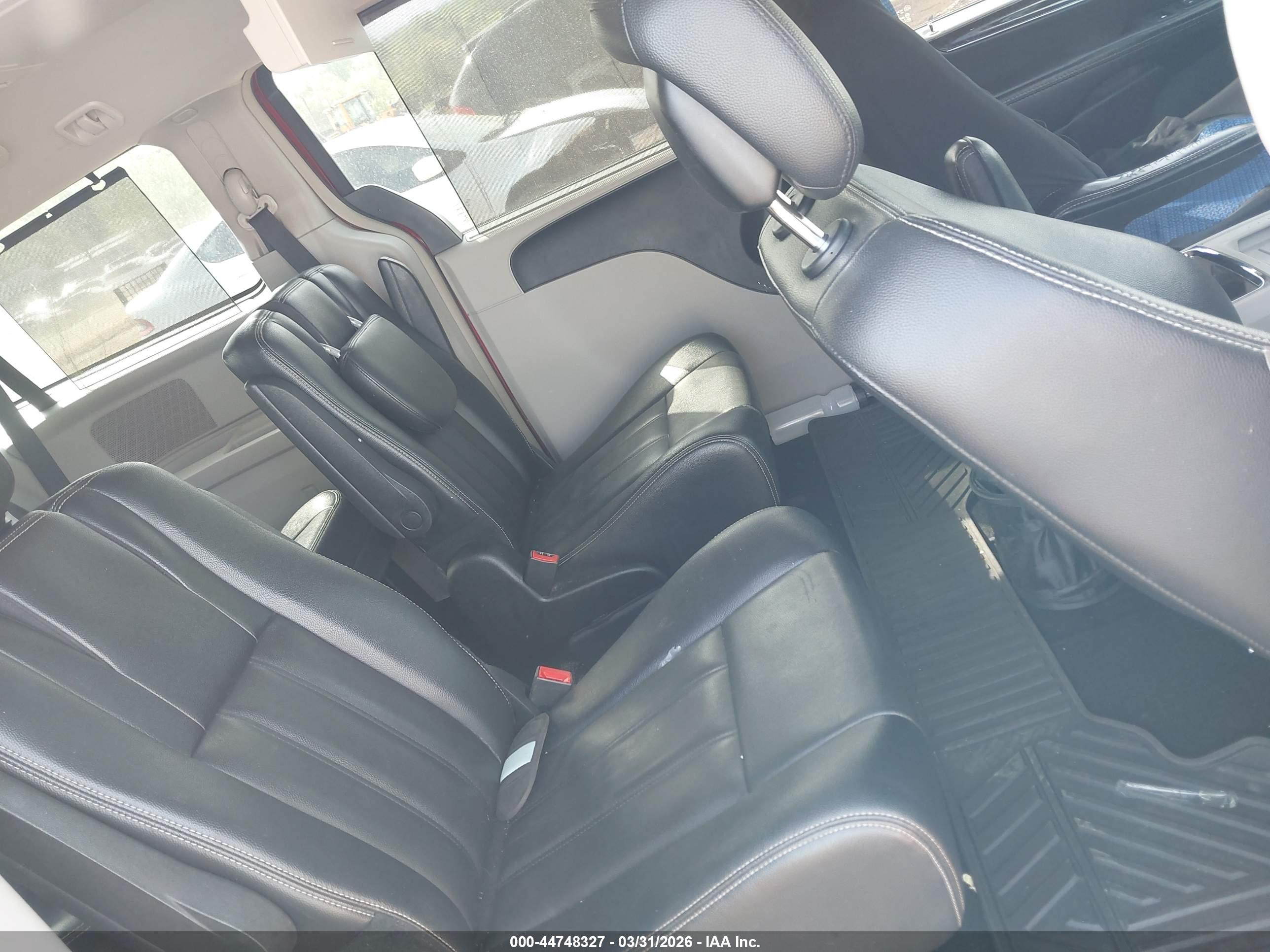 CHRYSLER TOWN image 8