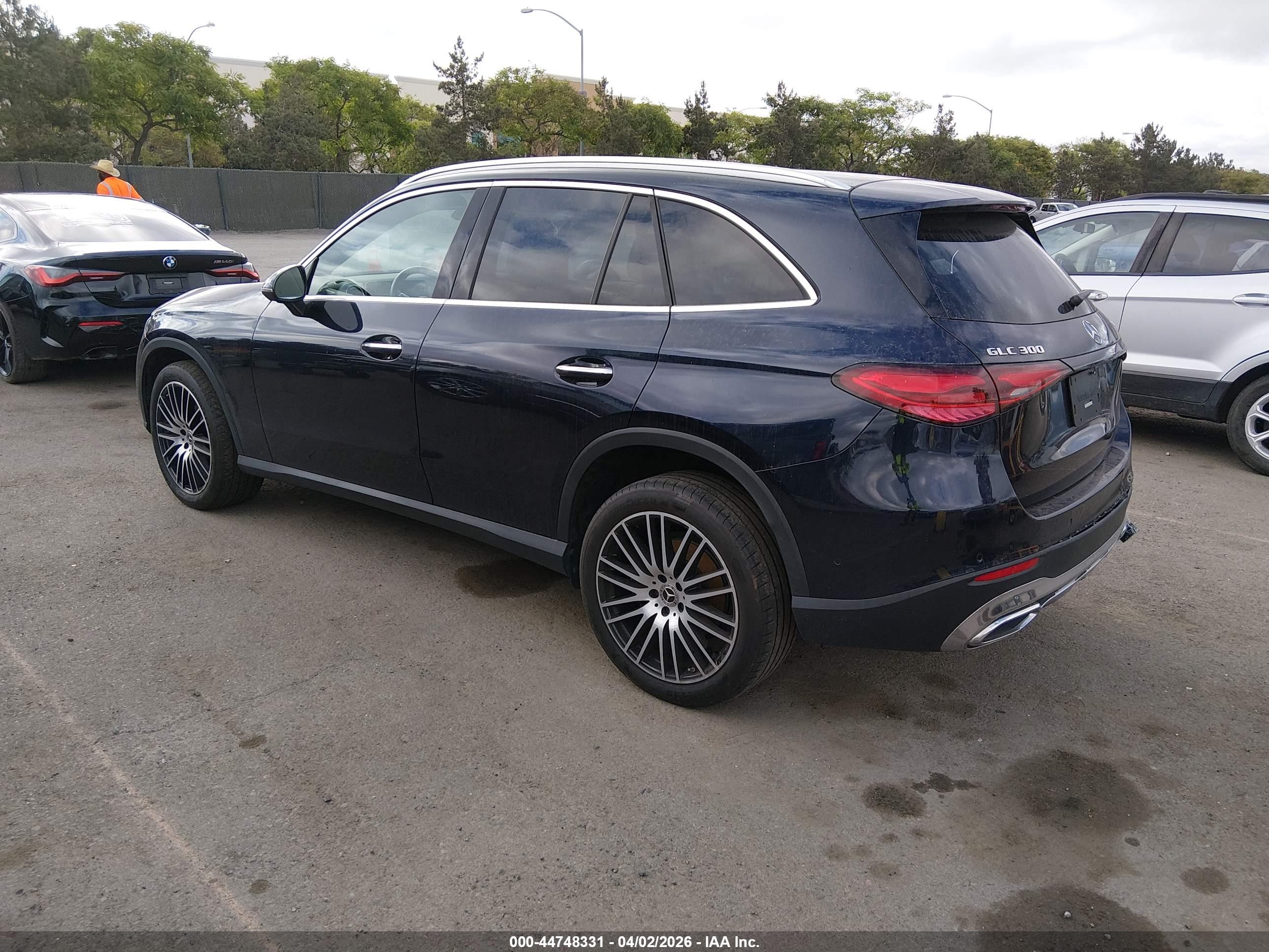 MERCEDES-BENZ GLC image 3